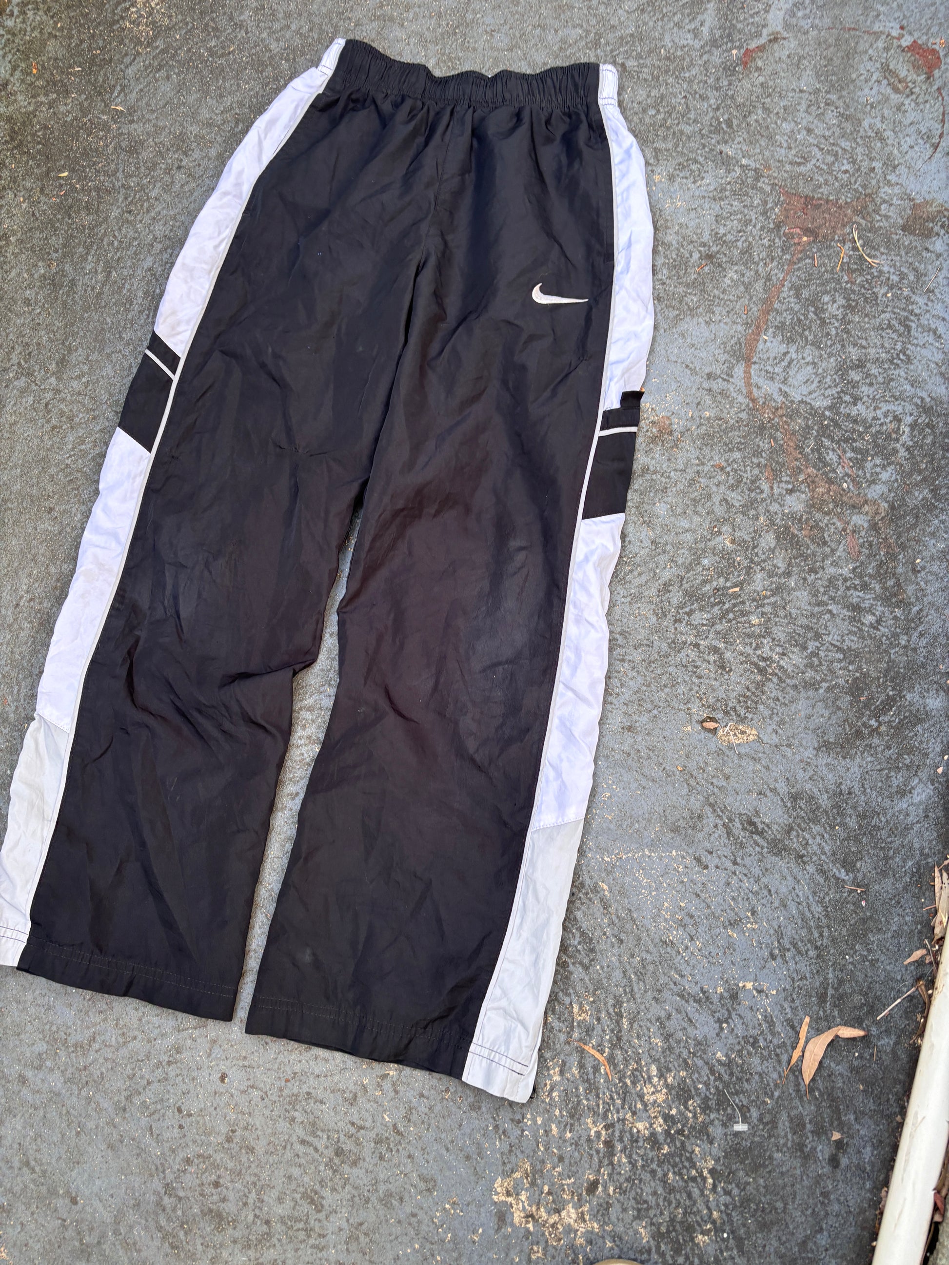 Classic Nike Track Pants Women’s XS / S Black White Detail Nylon Style Windbreakers