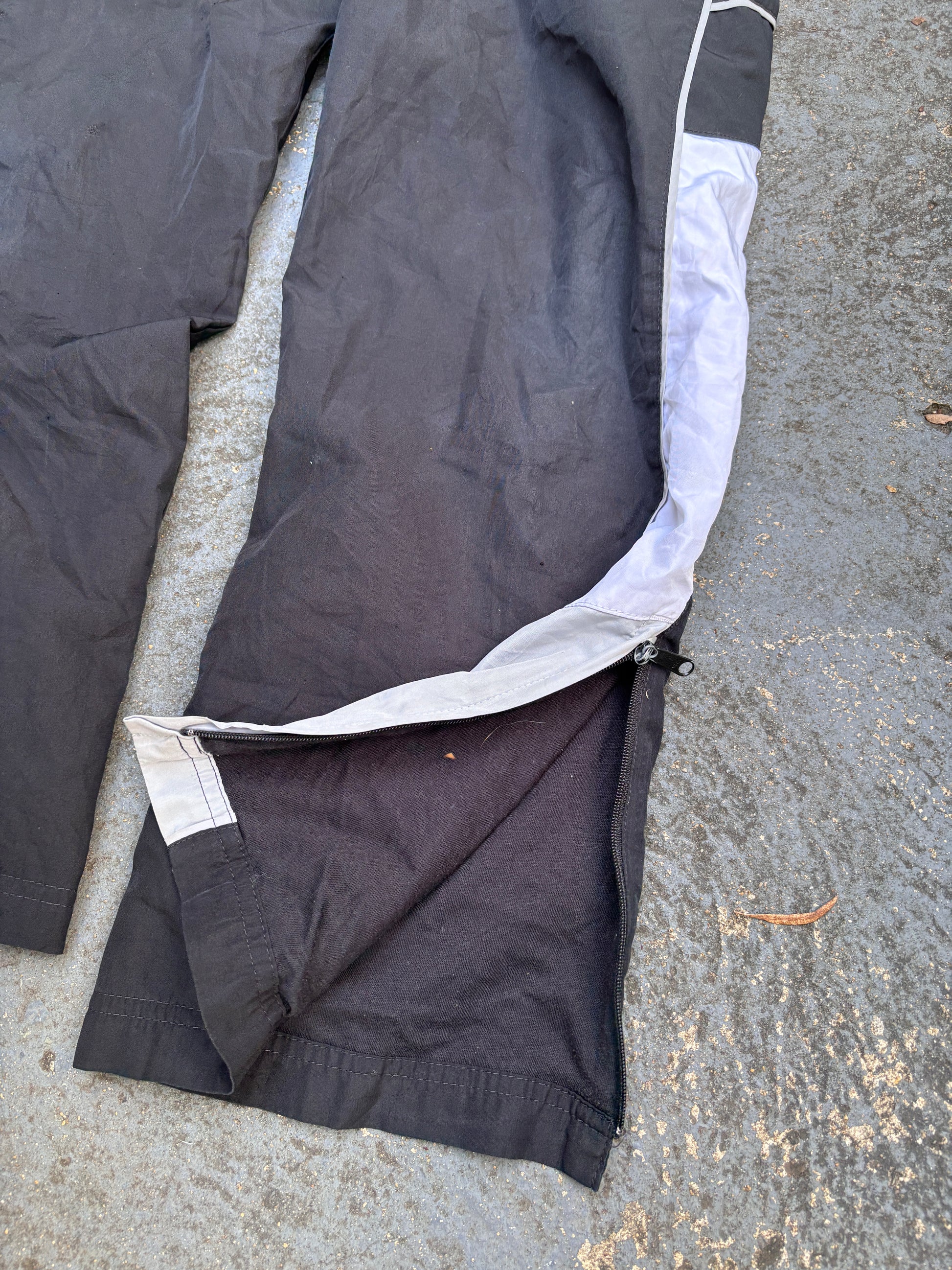 Classic Nike Track Pants Women’s XS / S Black White Detail Nylon Style Windbreakers