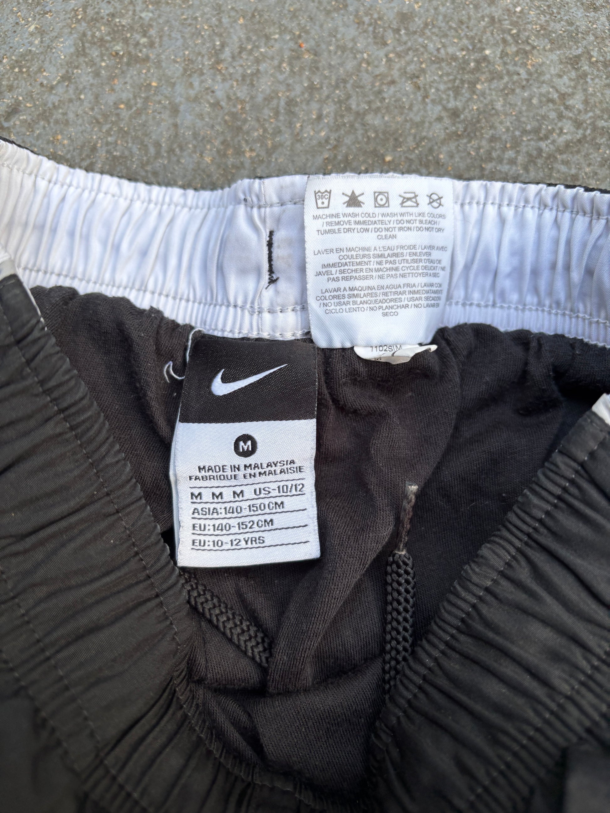 Classic Nike Track Pants Women’s XS / S Black White Detail Nylon Style Windbreakers