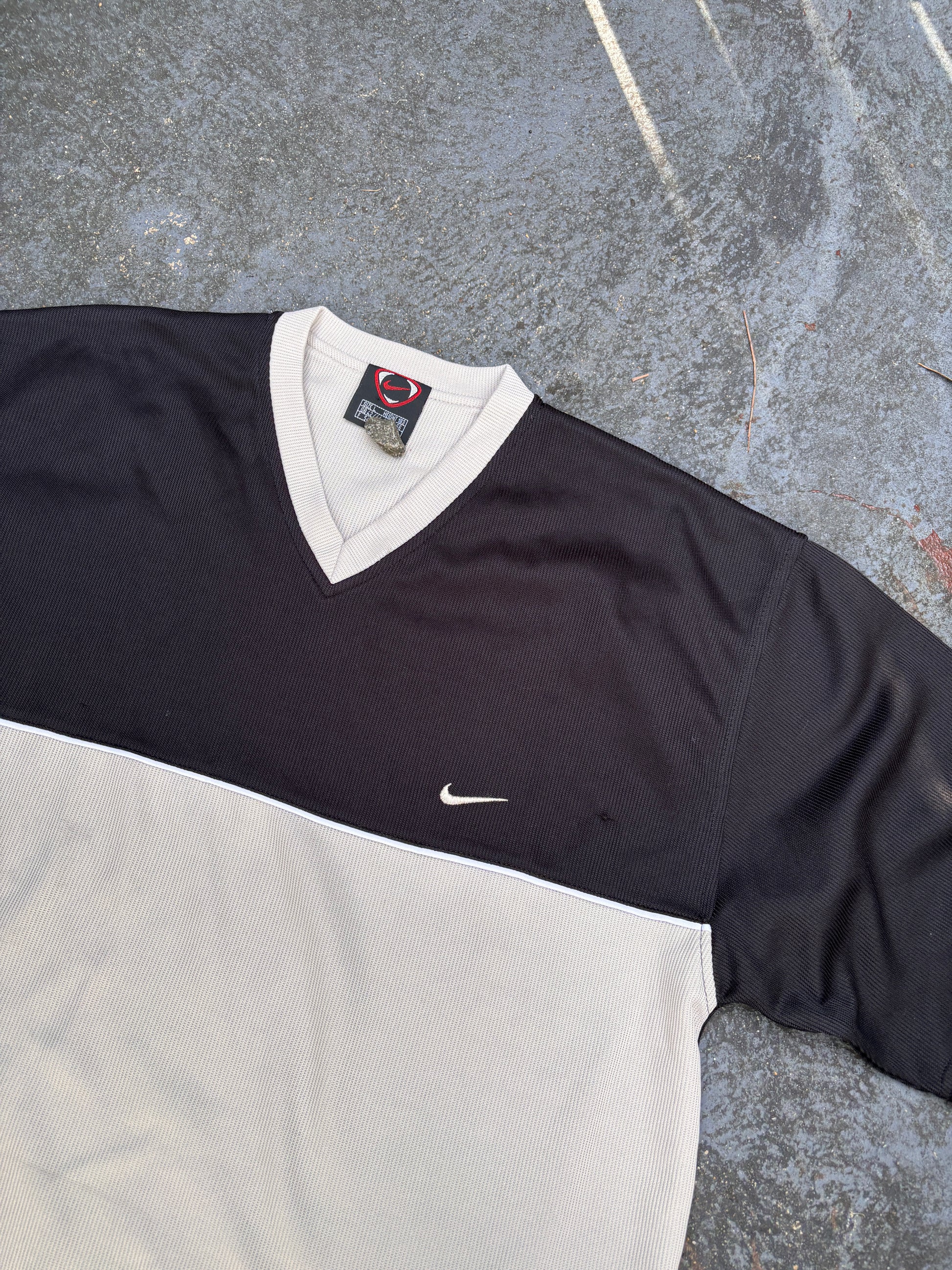 Vintage 90s Nike Football T-shirt Size L Black Beige Jersey Swoosh Logo V-Neck