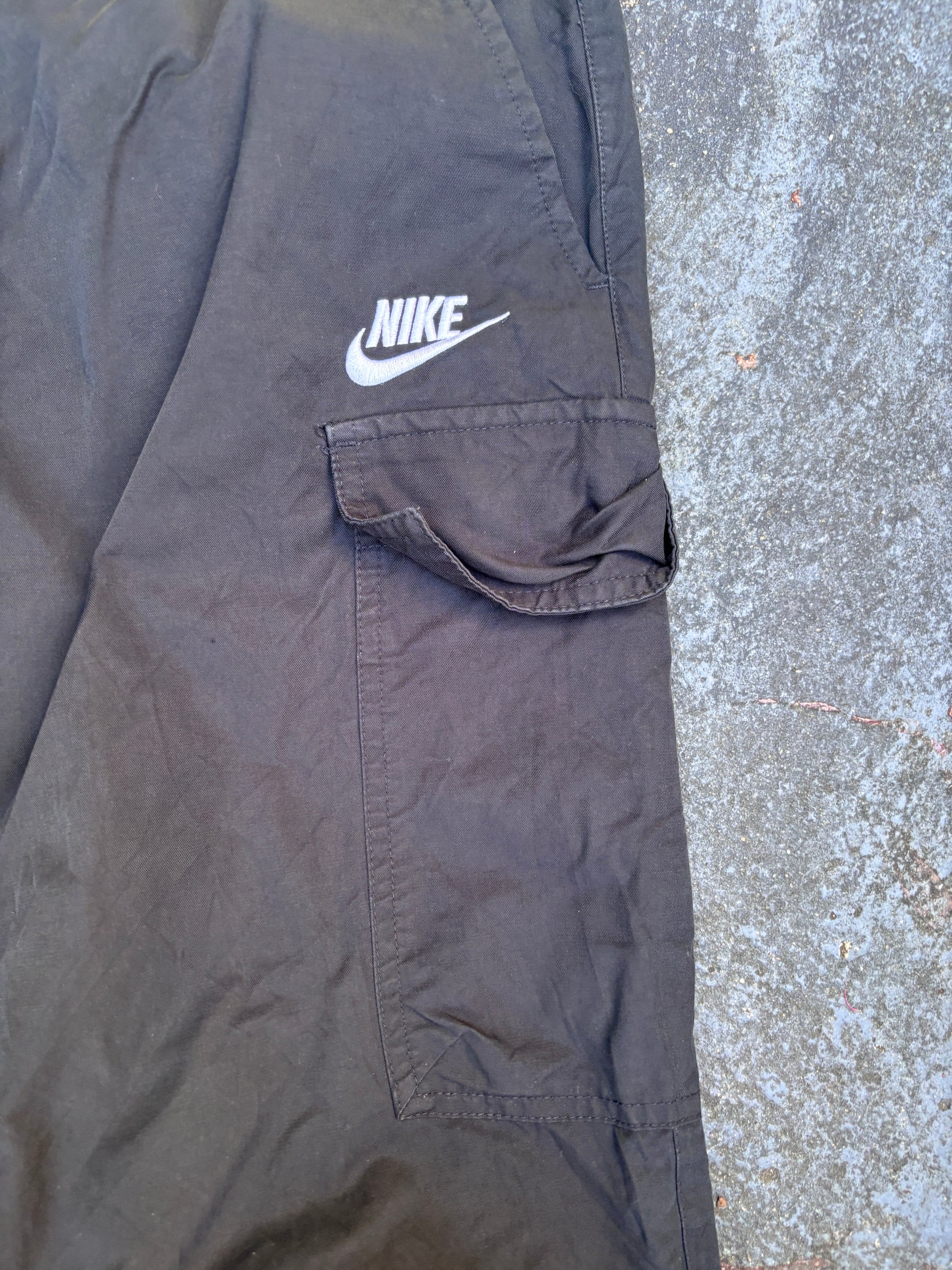 Nike Cargo Track Pants Women’s Size XL Black Hip Logo Straight Leg