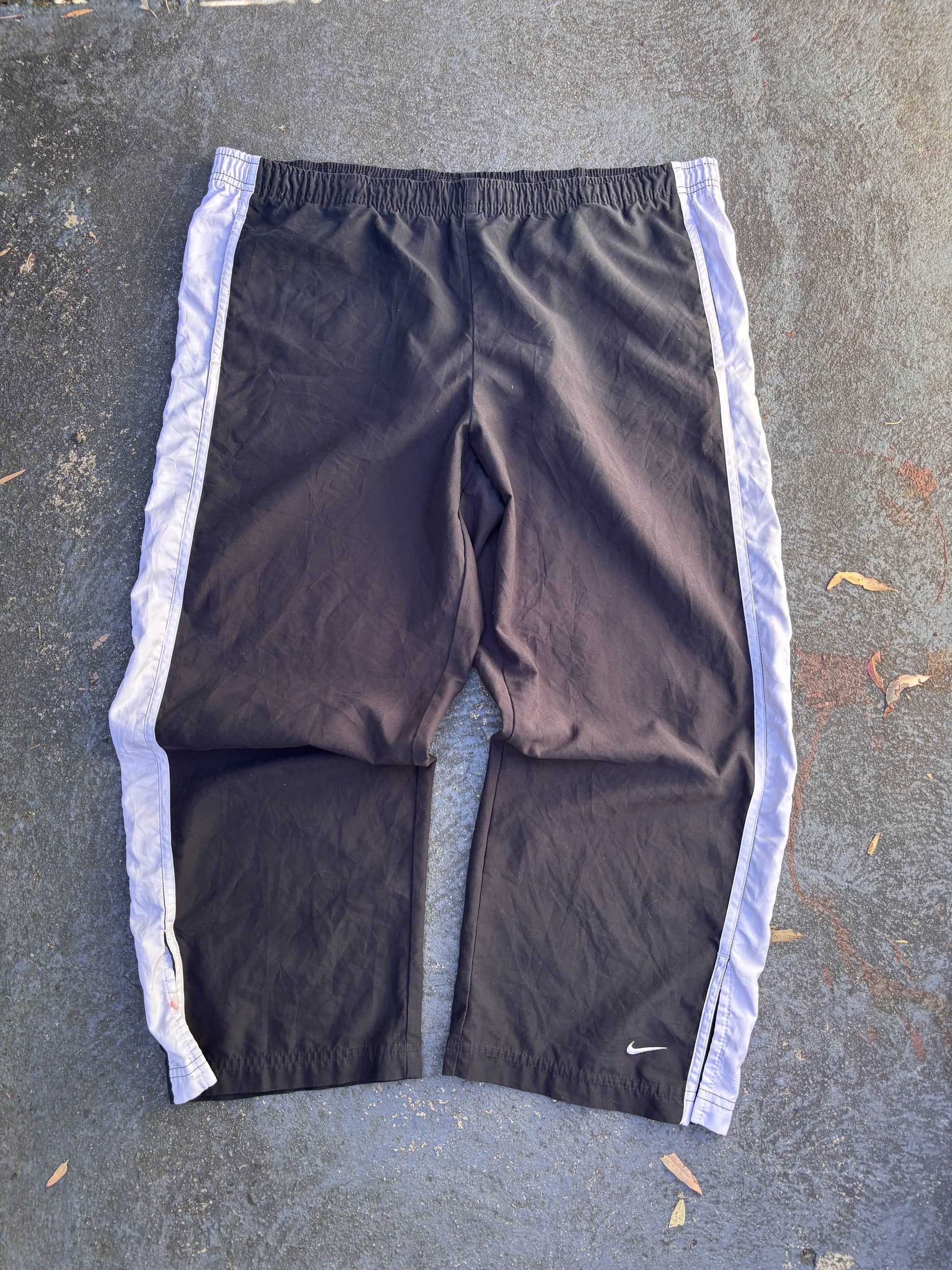 Vintage Y2K Nike 3/4 Track Pants Women’s Size L Black White Side Detail Ankle Swoosh