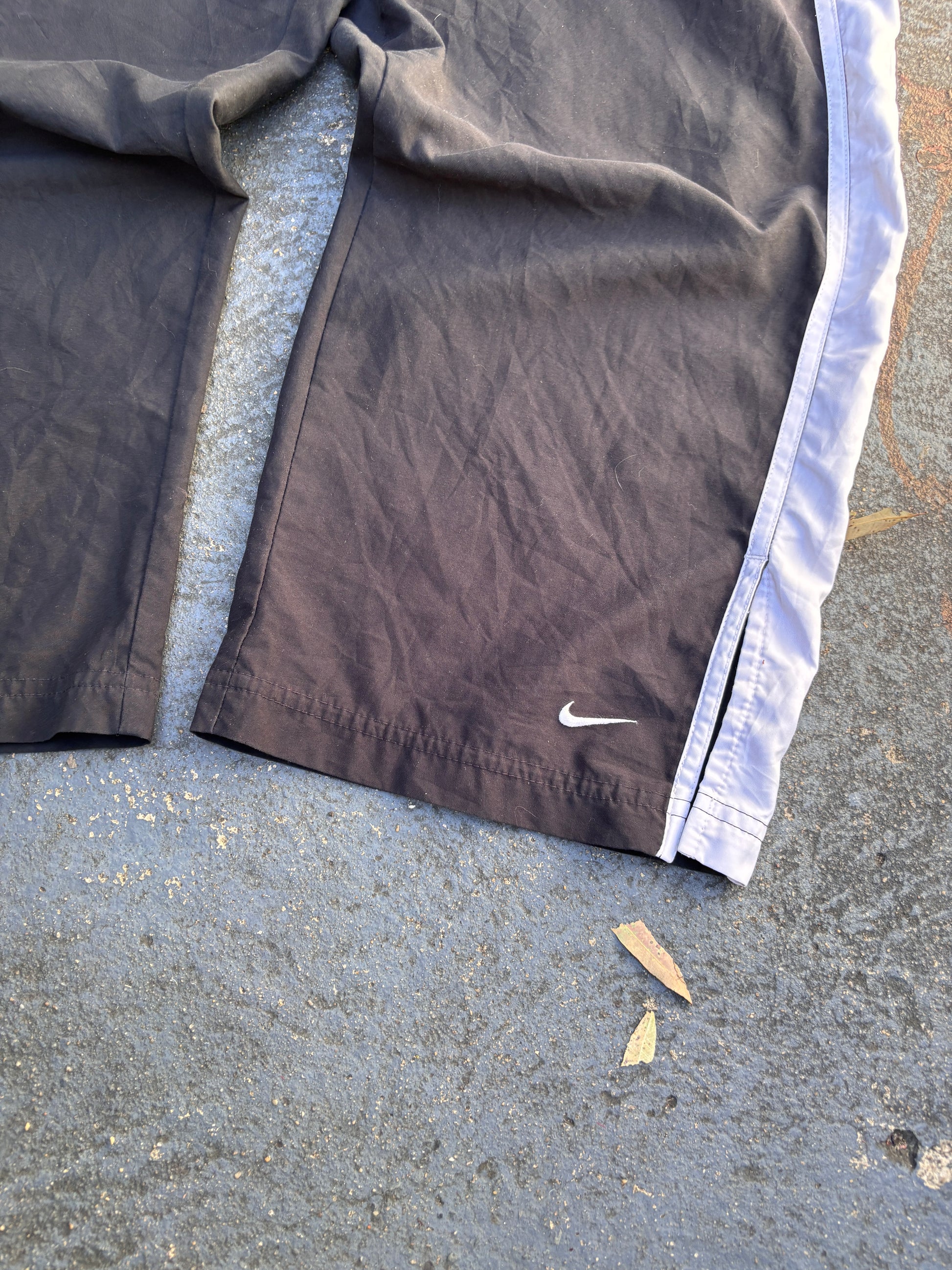 Vintage Y2K Nike 3/4 Track Pants Women’s Size L Black White Side Detail Ankle Swoosh