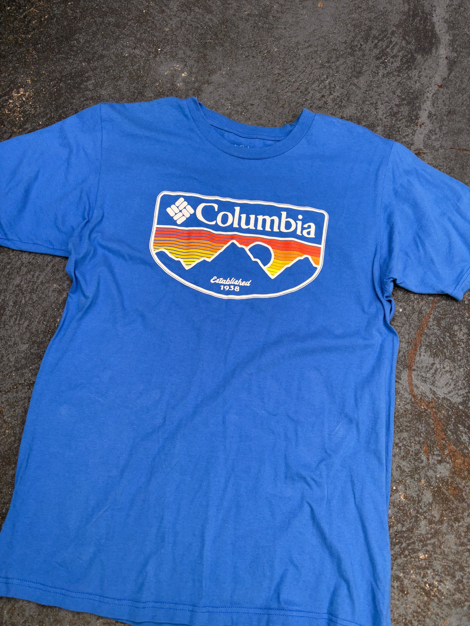Columbia T-shirt Size M Blue Retro Mountain Logo Graphic Crew Neck Gorpcore