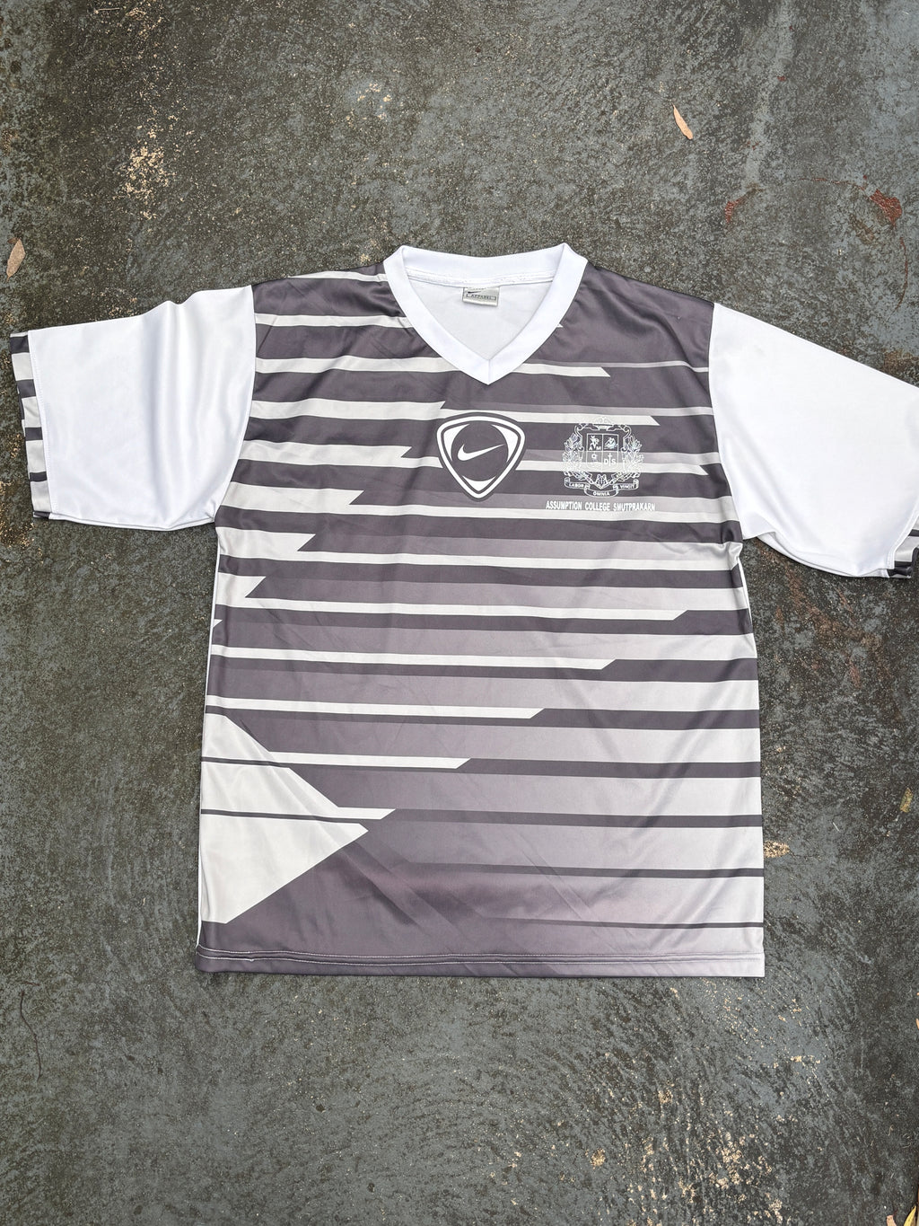 Vintage Y2K Nike Football Jersey Size M Grey Black Logo Thai School Soccer