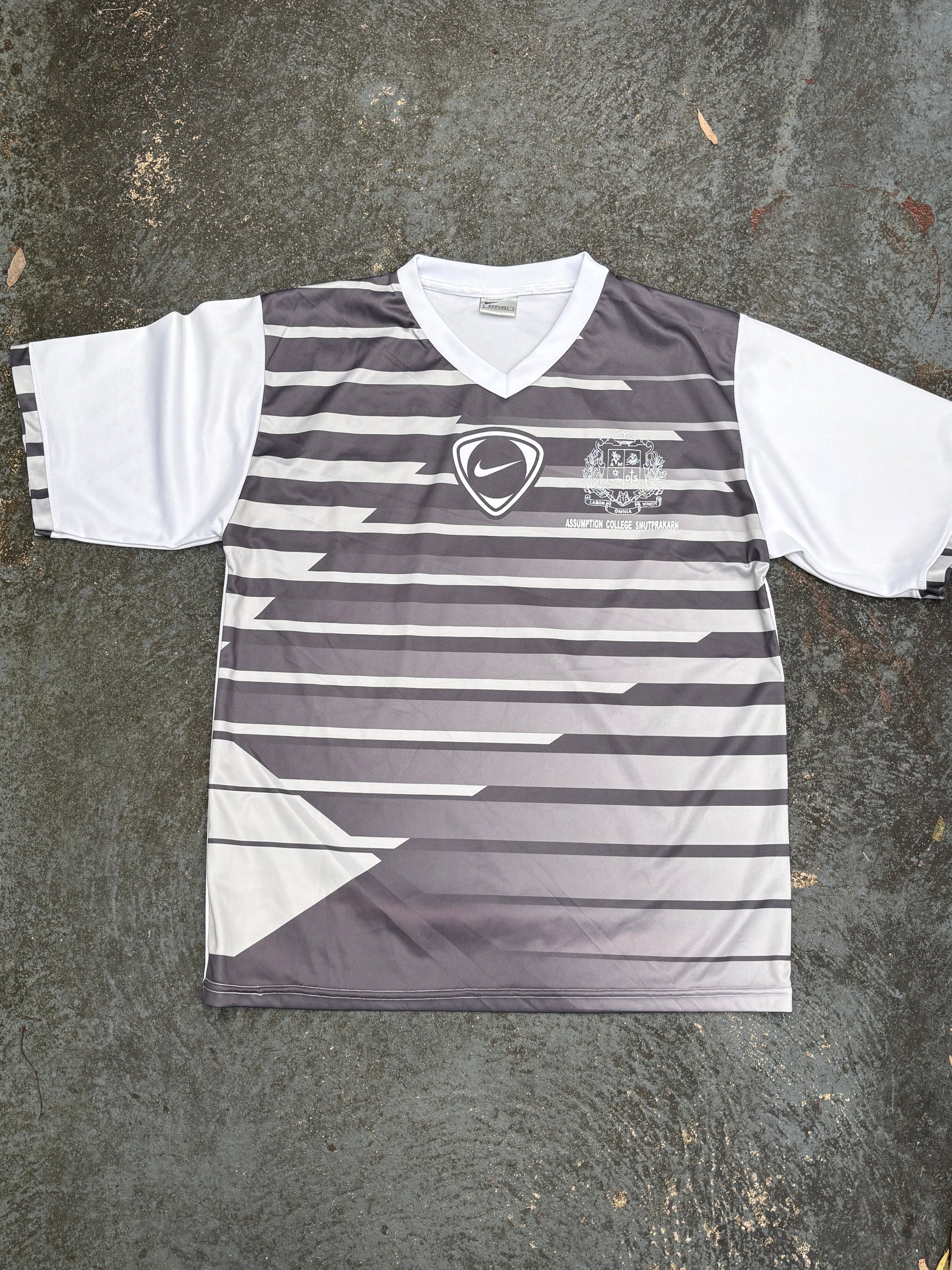 Vintage Y2K Nike Football Jersey Size M Grey Black Logo Thai School Soccer