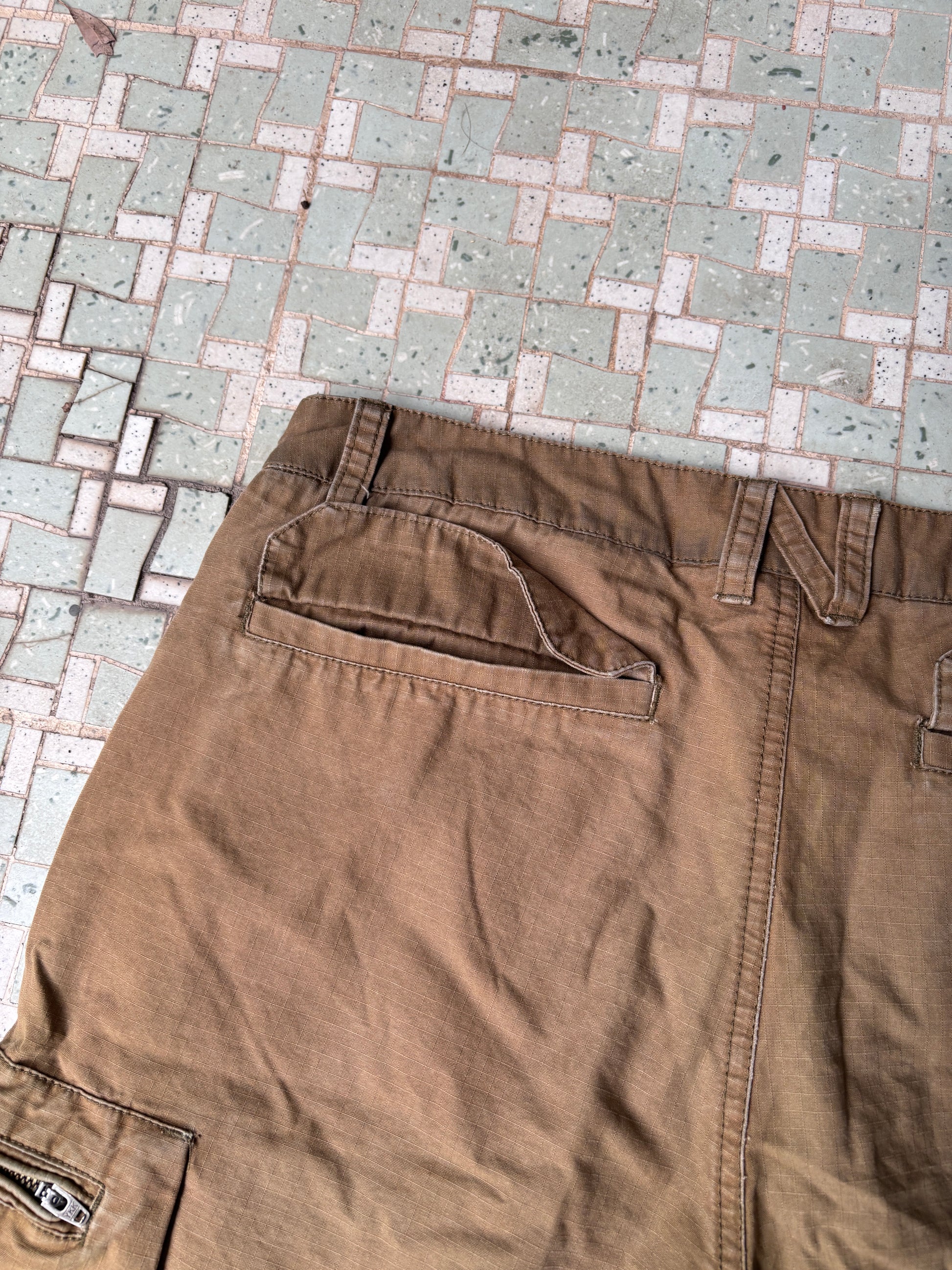 Vintage Y2K Nike Cargo Shorts Size 32 Khaki Embroidered Swoosh Faded Cotton