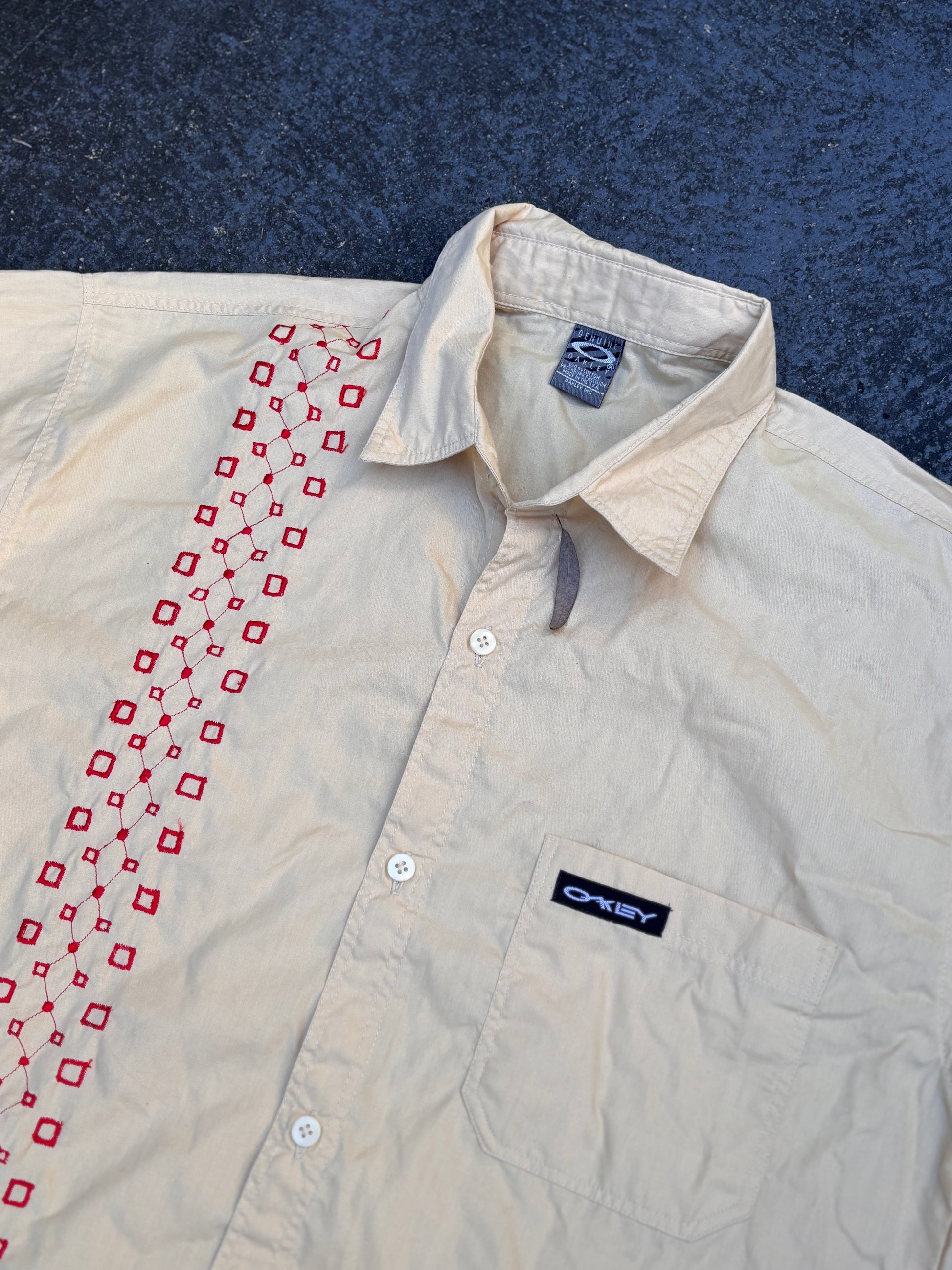Vintage Y2K Oakley Software Shirt Size M Tan Red Stitching Spell Out Button Up