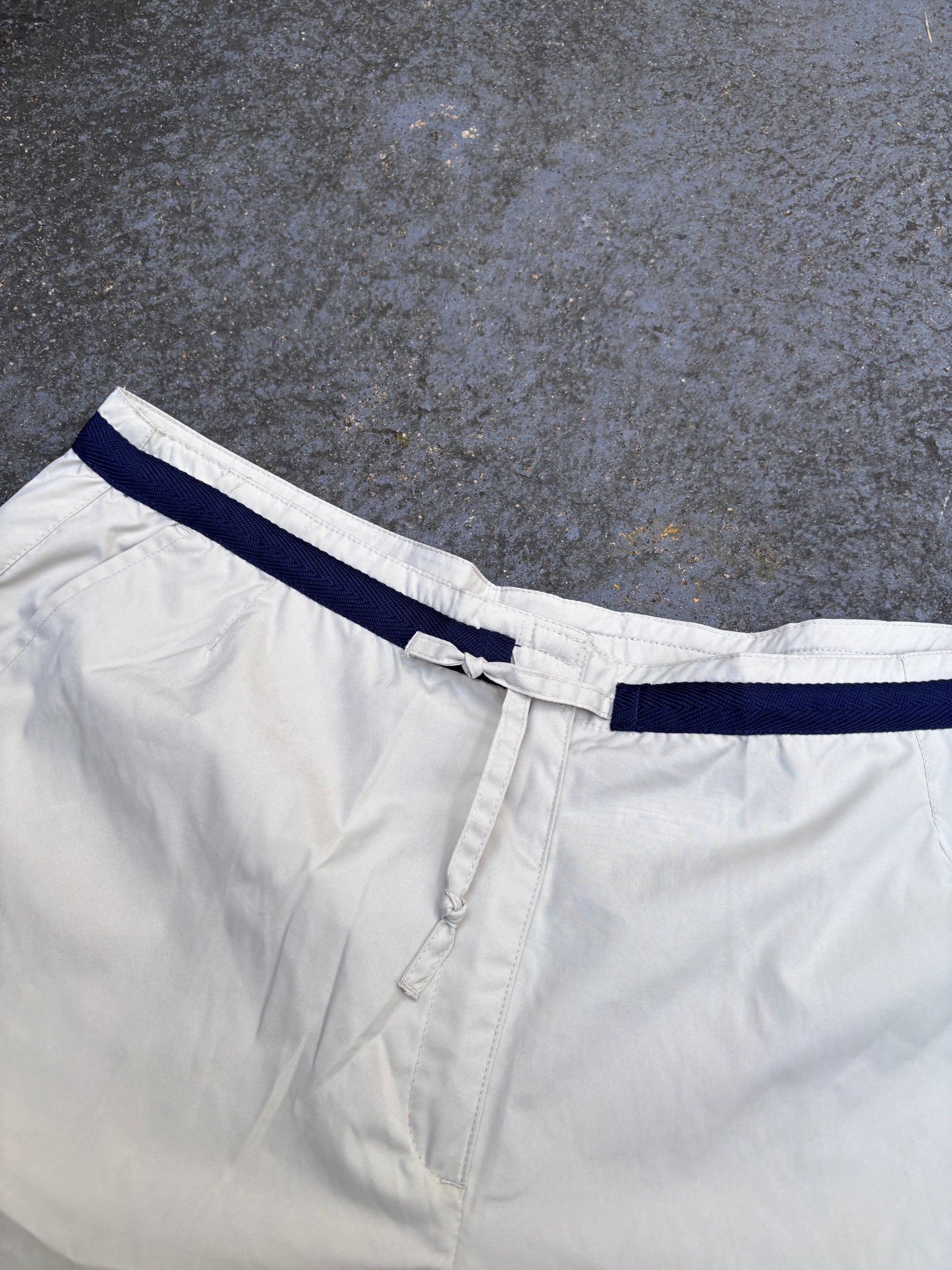 New Vintage Y2K Nike Shorts Size XL Beige Navy Details Spell Out Wide Leg Sport