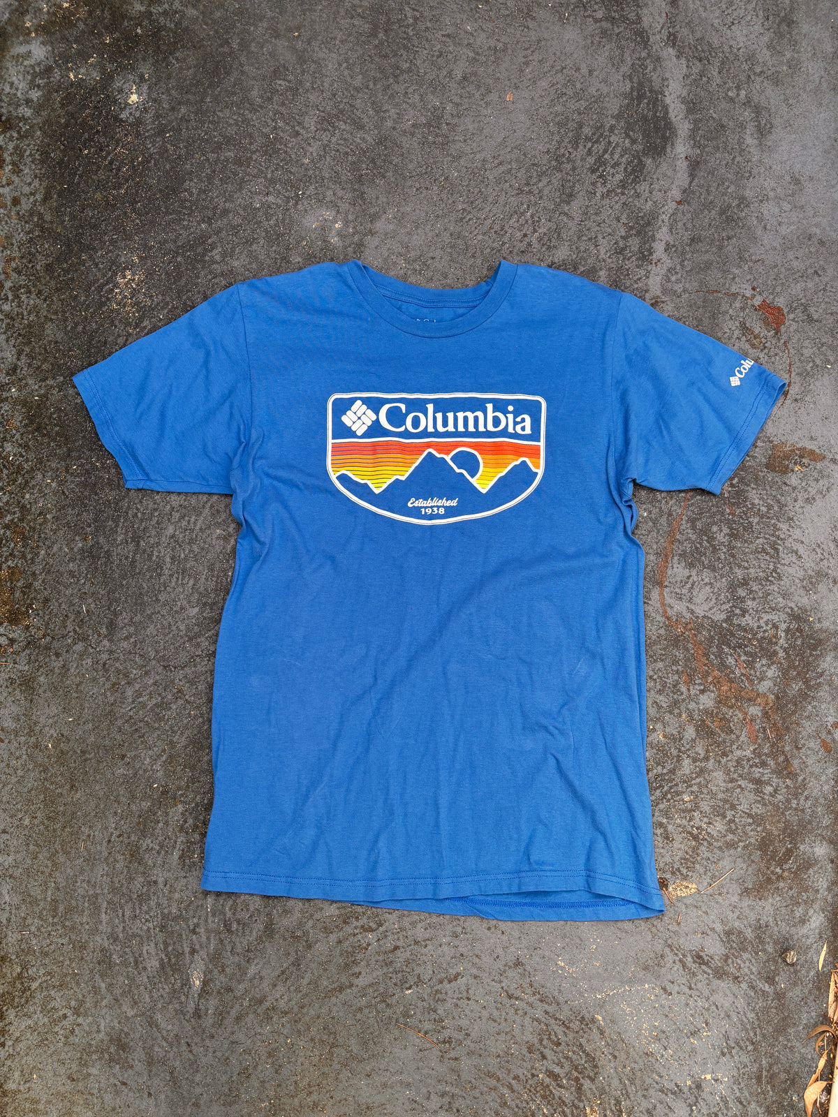 Columbia T-shirt Size M Blue Retro Mountain Logo Graphic Crew Neck Gorpcore