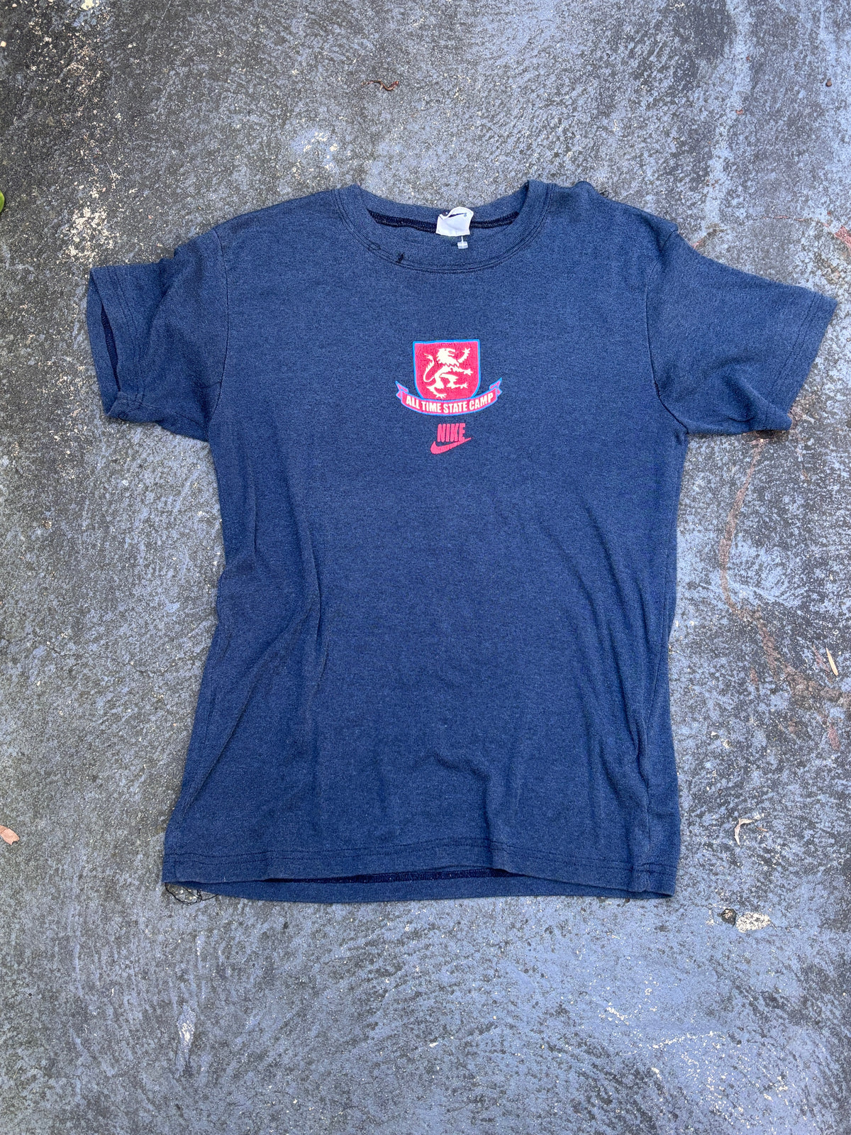 Vintage 90's Nike T-shirt Size M Grey Red Swoosh Lion Logo Sport Wrestling Camp