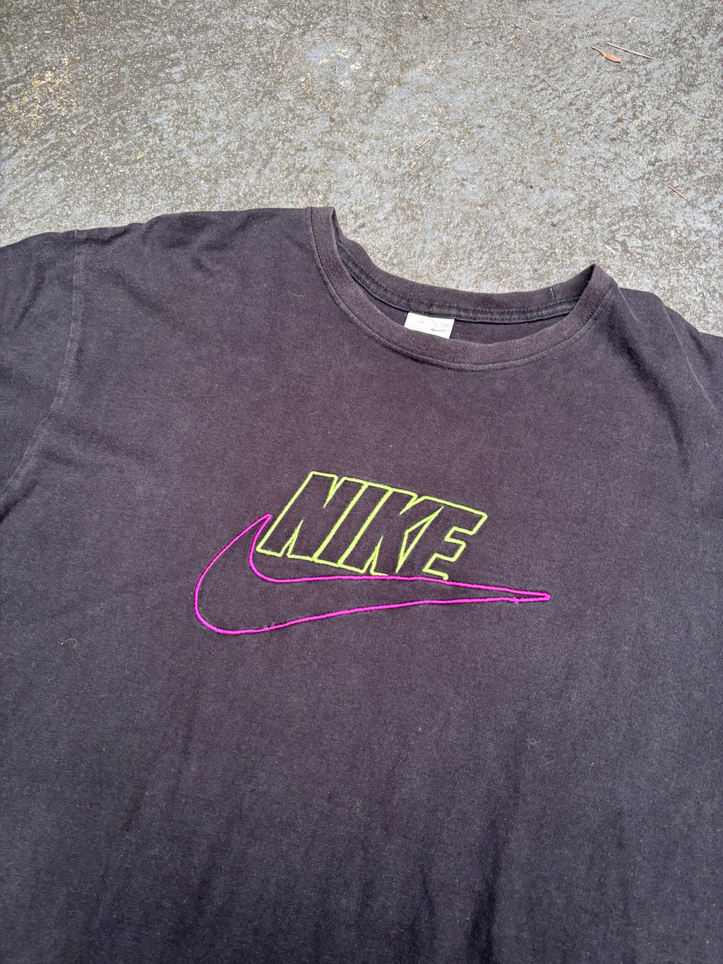 Vintage Y2K Nike T-shirt Size XL Black Embroidered Spell Out Logo Crew Neck