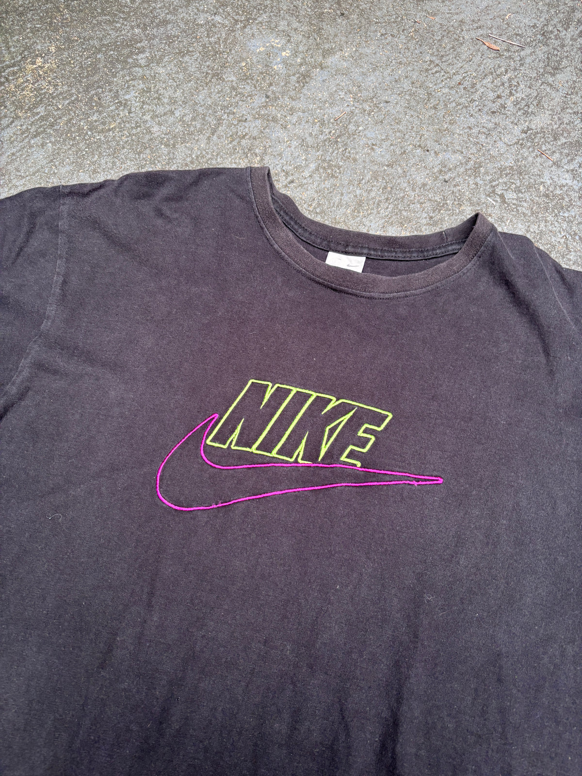 Vintage Y2K Nike T-shirt Size XL Black Embroidered Spell Out Logo Crew Neck