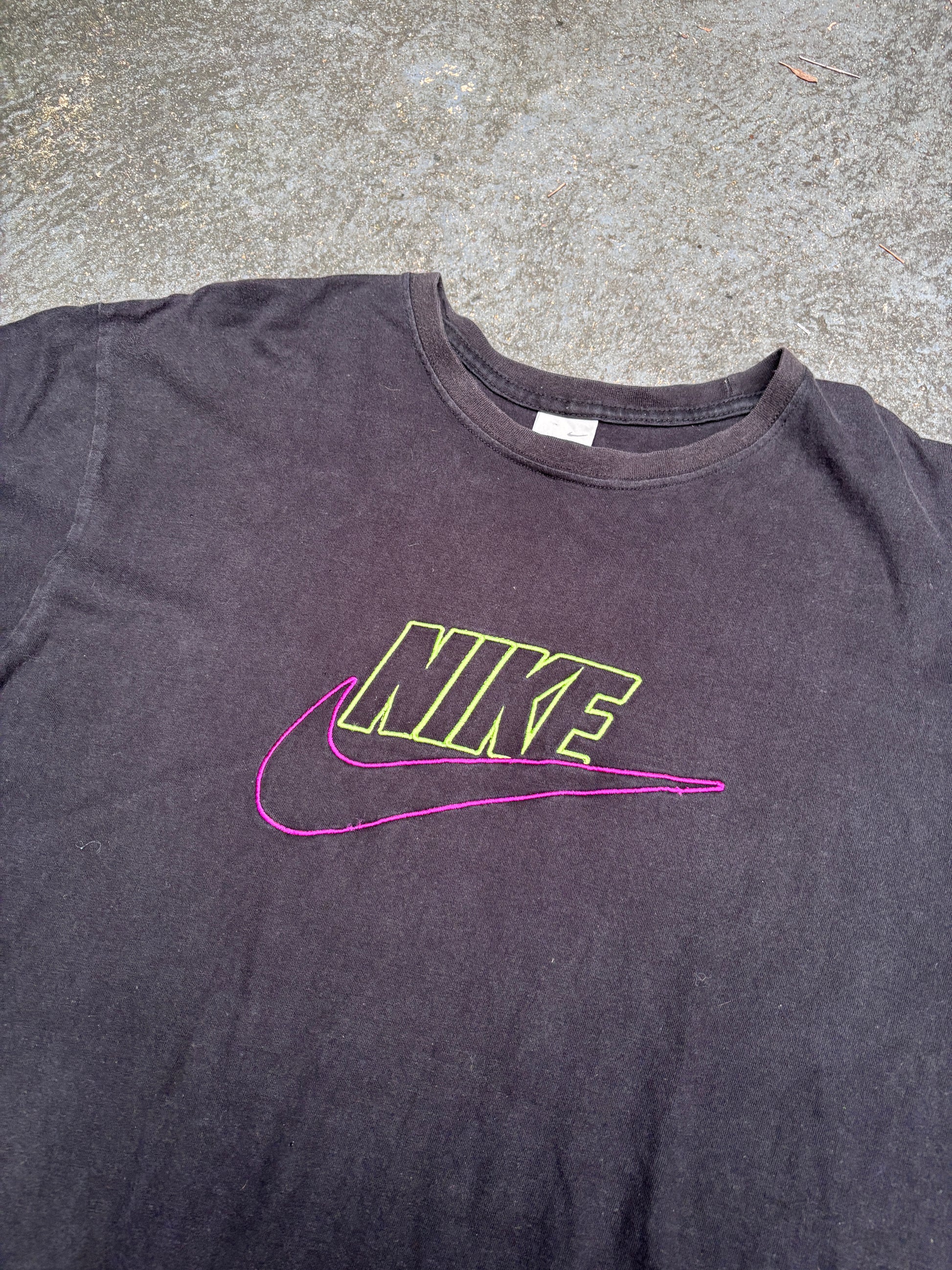 Vintage Y2K Nike T-shirt Size XL Black Embroidered Spell Out Logo Crew Neck