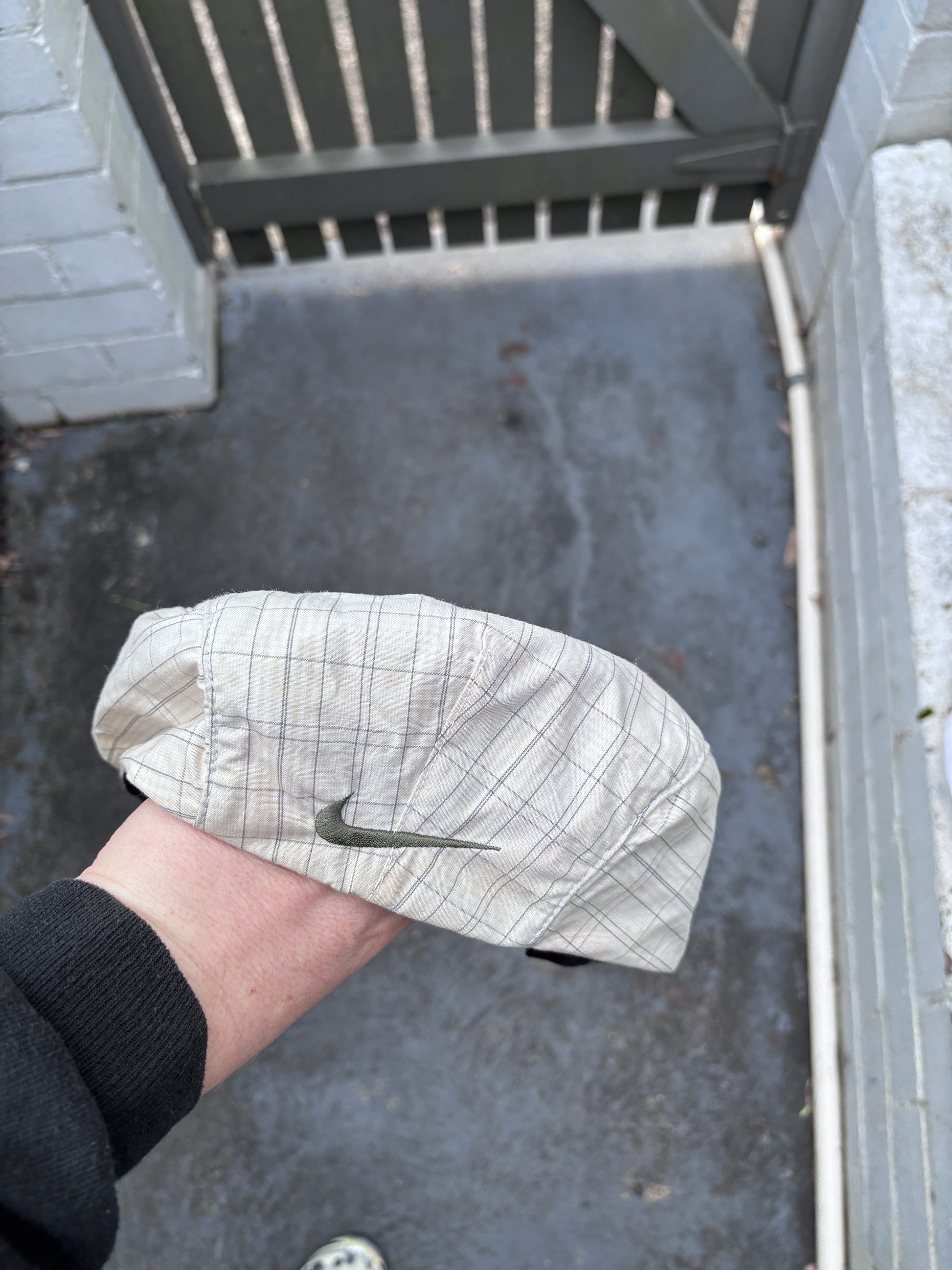 Vintage Y2K Nike Golf Flat back Paperboy Cap Cream + Green