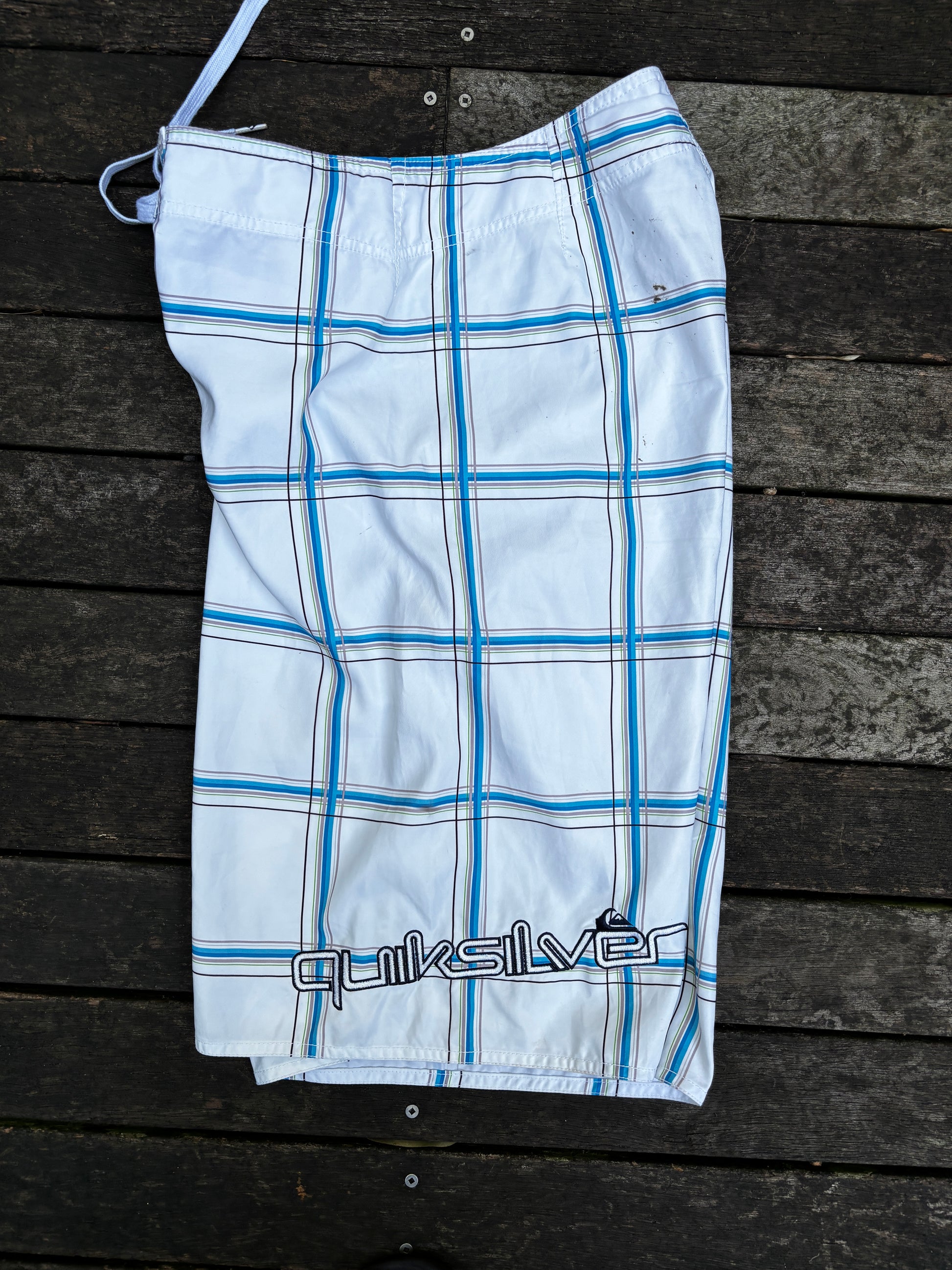 Vintage Quiksilver Board Shorts Size 32 White