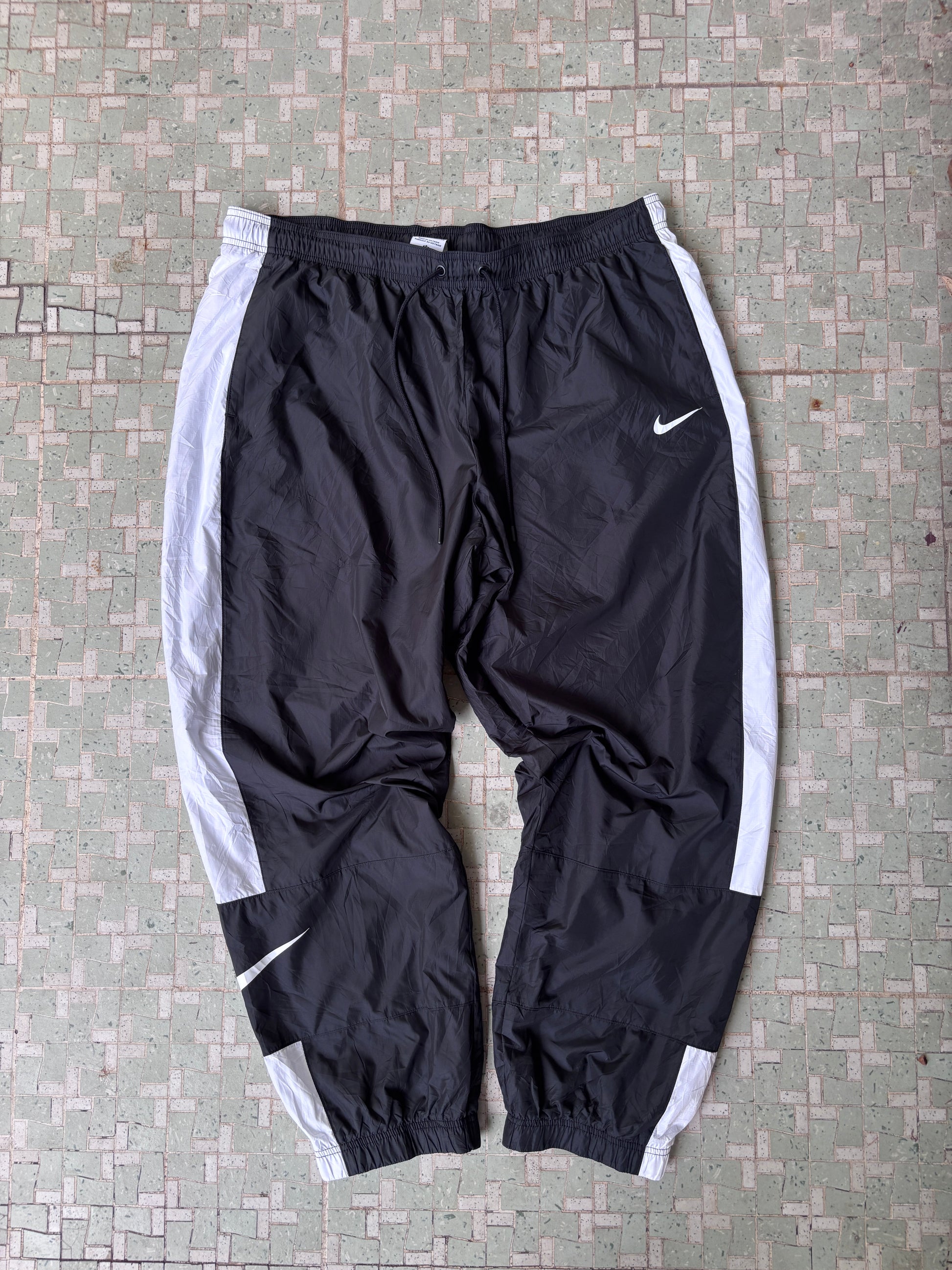 Classic Nike Windbreaker Track Pants Size XL Black