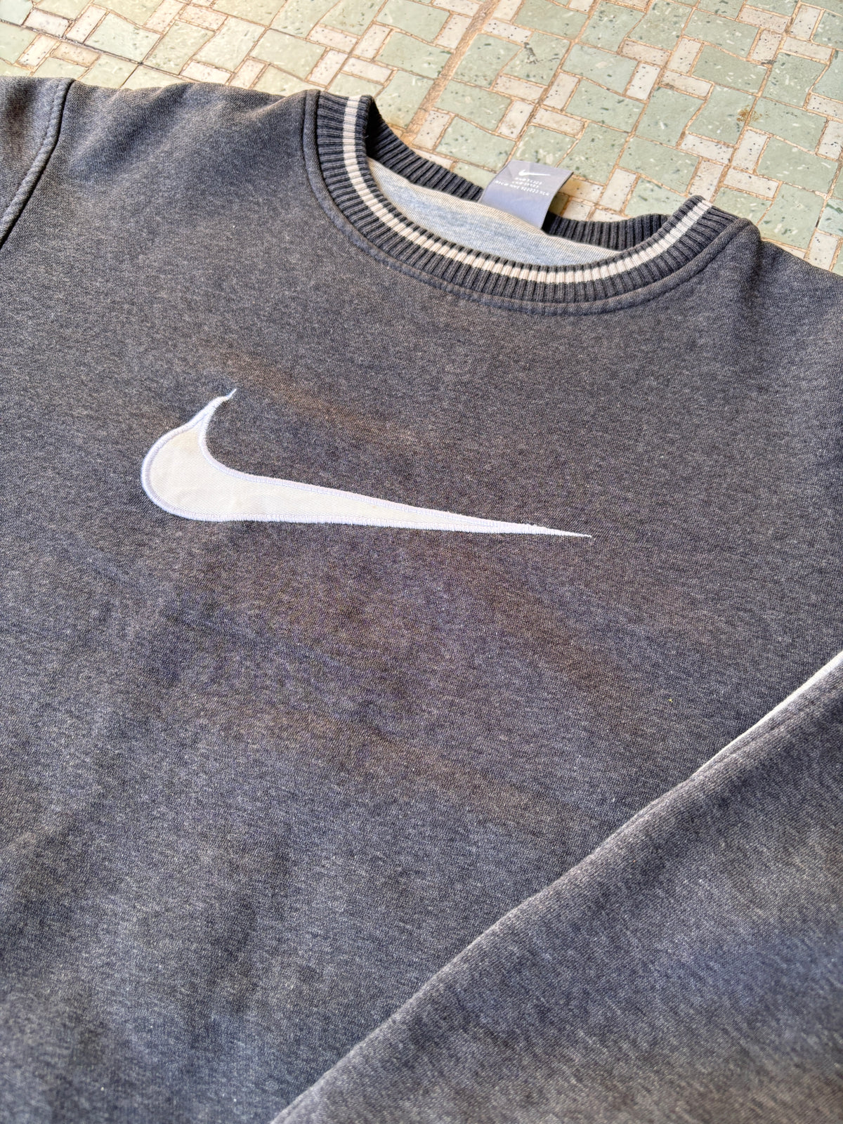 Y2K Nike Jumper Size S Grey Vintage Large Swoosh Embroidered