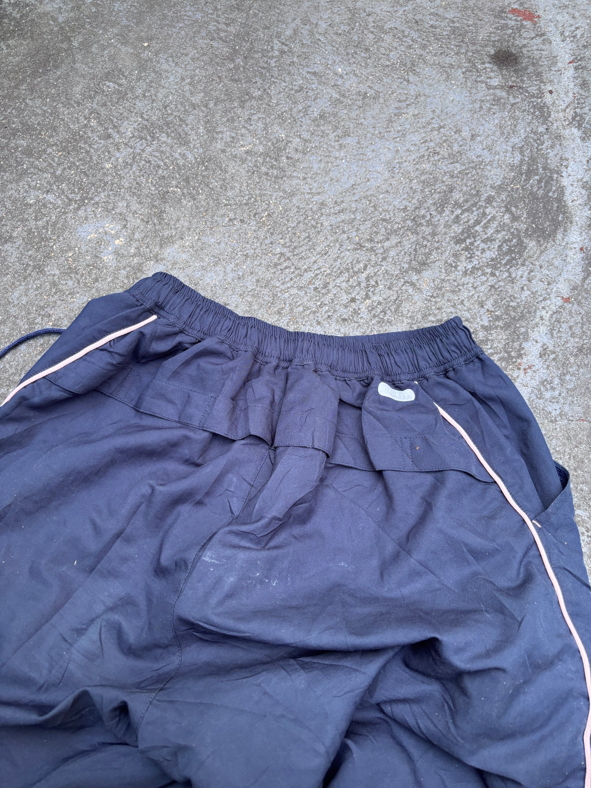 Vintage Y2K Nike Shorts Women’s XS Navy Pink Detail & Swoosh Baggy Wide Leg