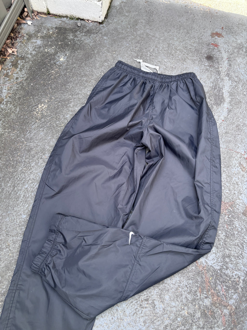 Vintage 90s Nike Track Pants Men’s L Black White Swoosh Light Nylon Windbreakers