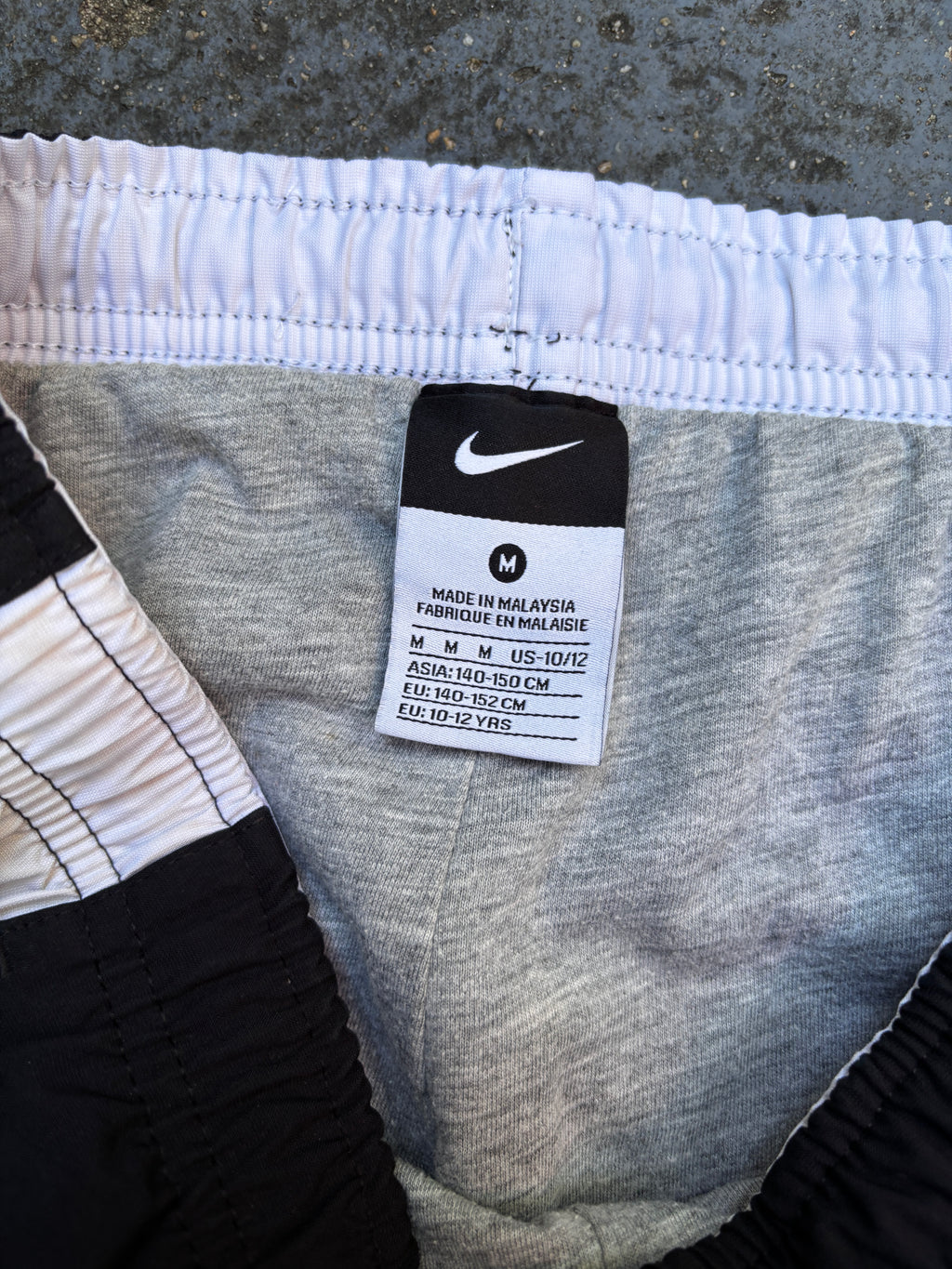 Nike 3/4 Track Pants Size S Black White Detail Classic Nylon Windbreakers