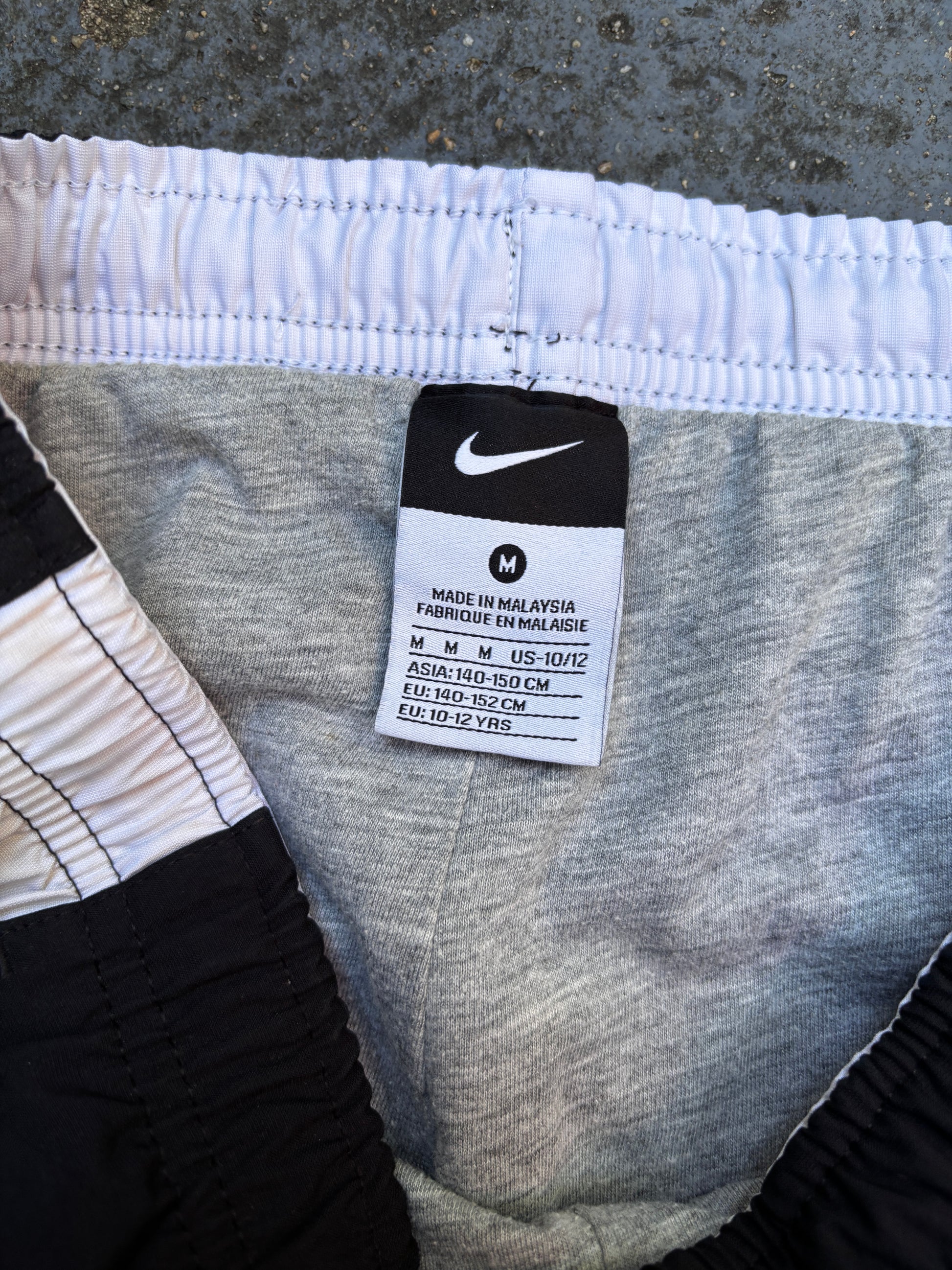 Nike 3/4 Track Pants Size S Black White Detail Classic Nylon Windbreakers