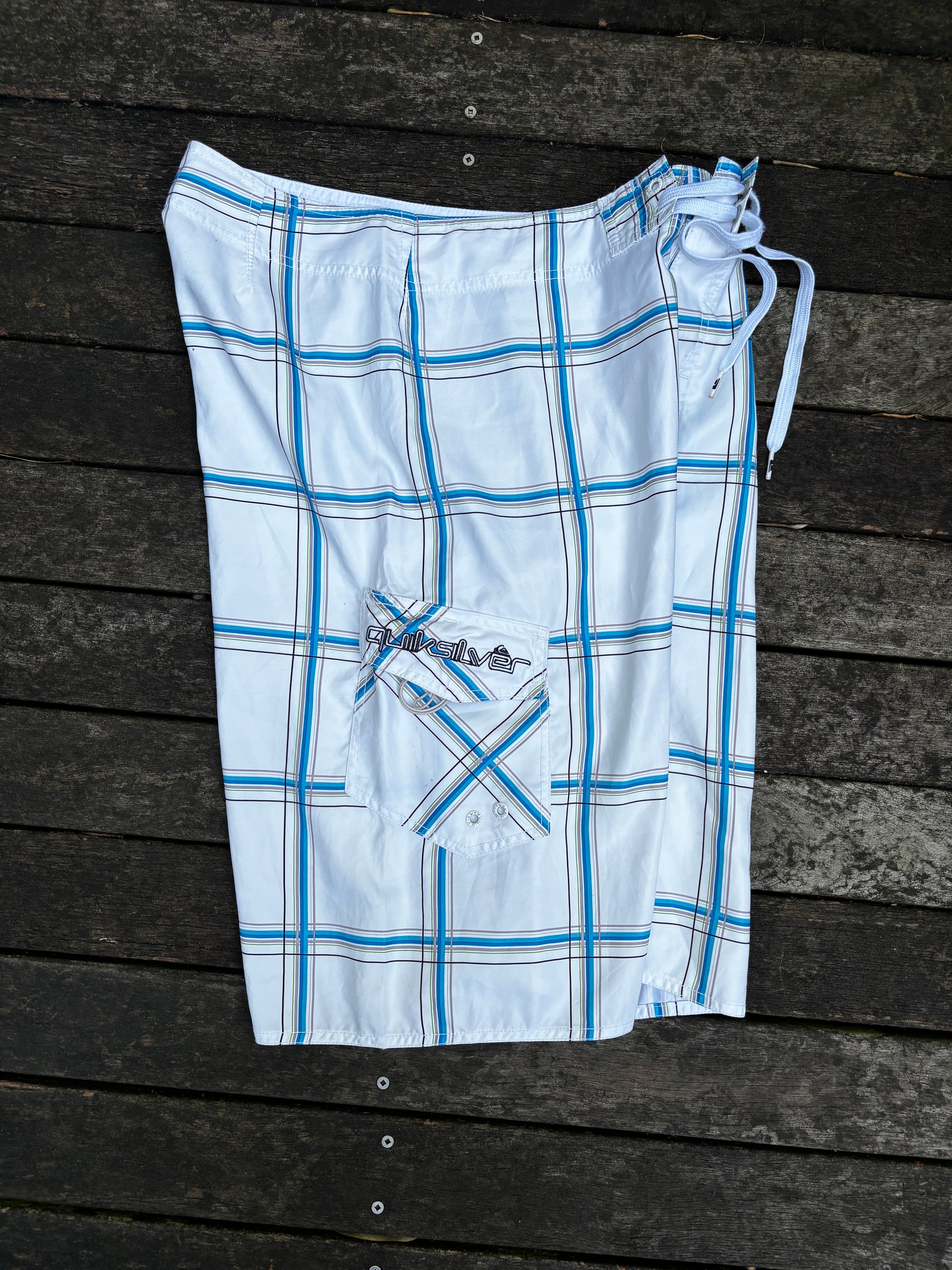 Vintage Quiksilver Board Shorts Size 32 White