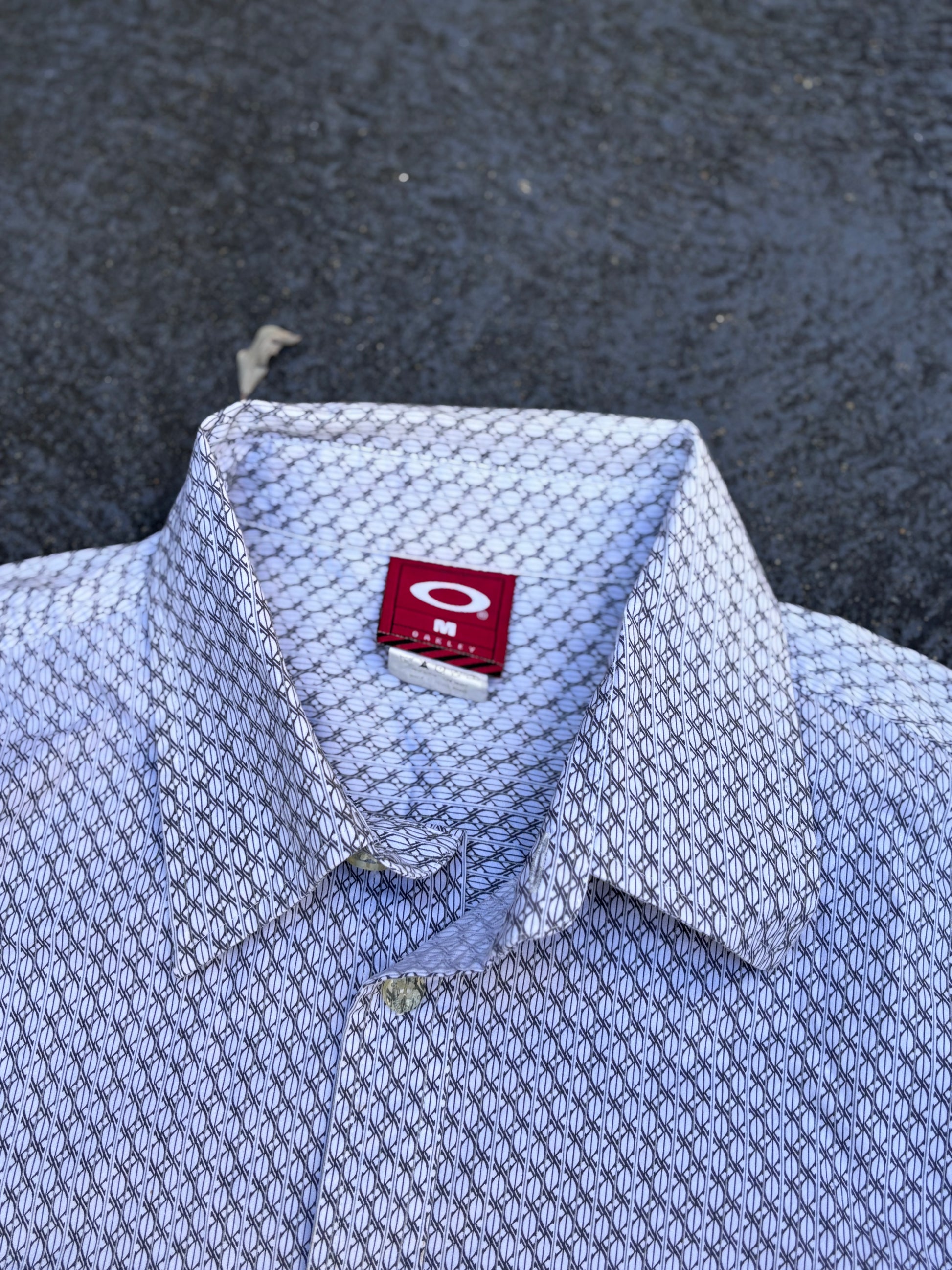 Vintage 90s Oakley Shirt Size M White Grey All Over Pattern Mental O Red Tag