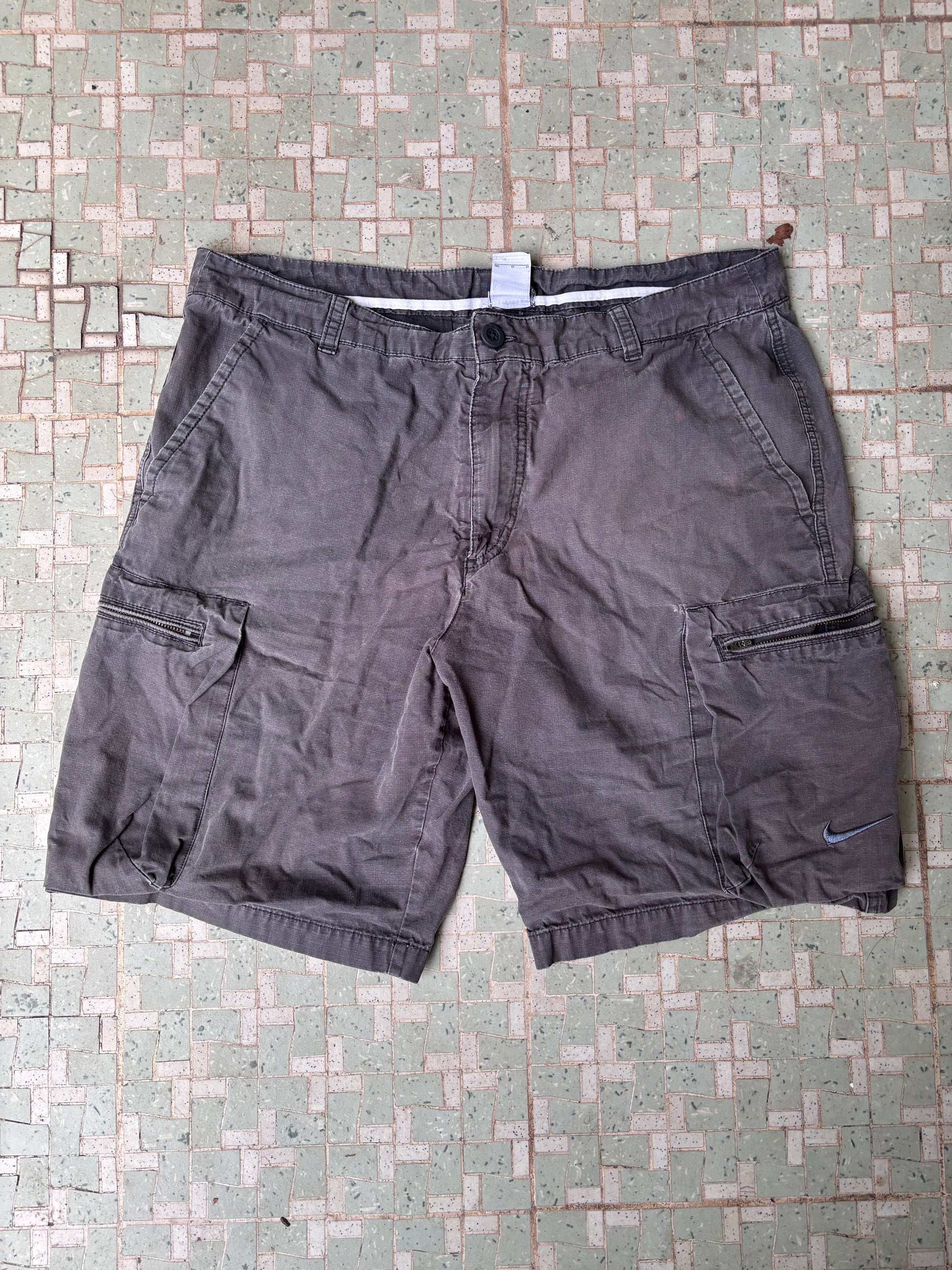 Vintage Y2K Nike Cargo Shorts Size 36 Grey Embroidered Swoosh Faded Cotton