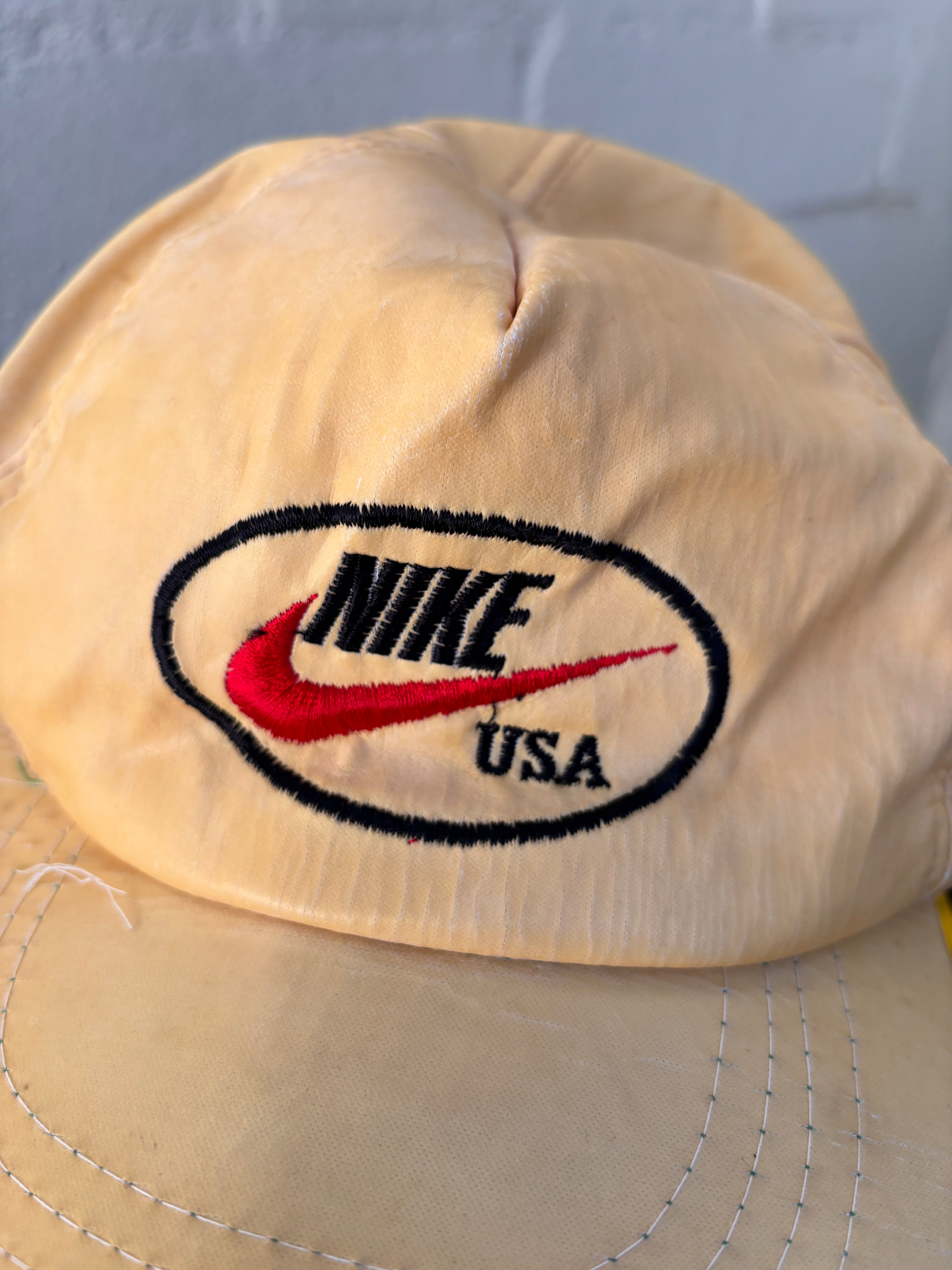 Vintage 90s Nike USA OSFM Yellow Flat Brim 5 Panel Cap – Vintage