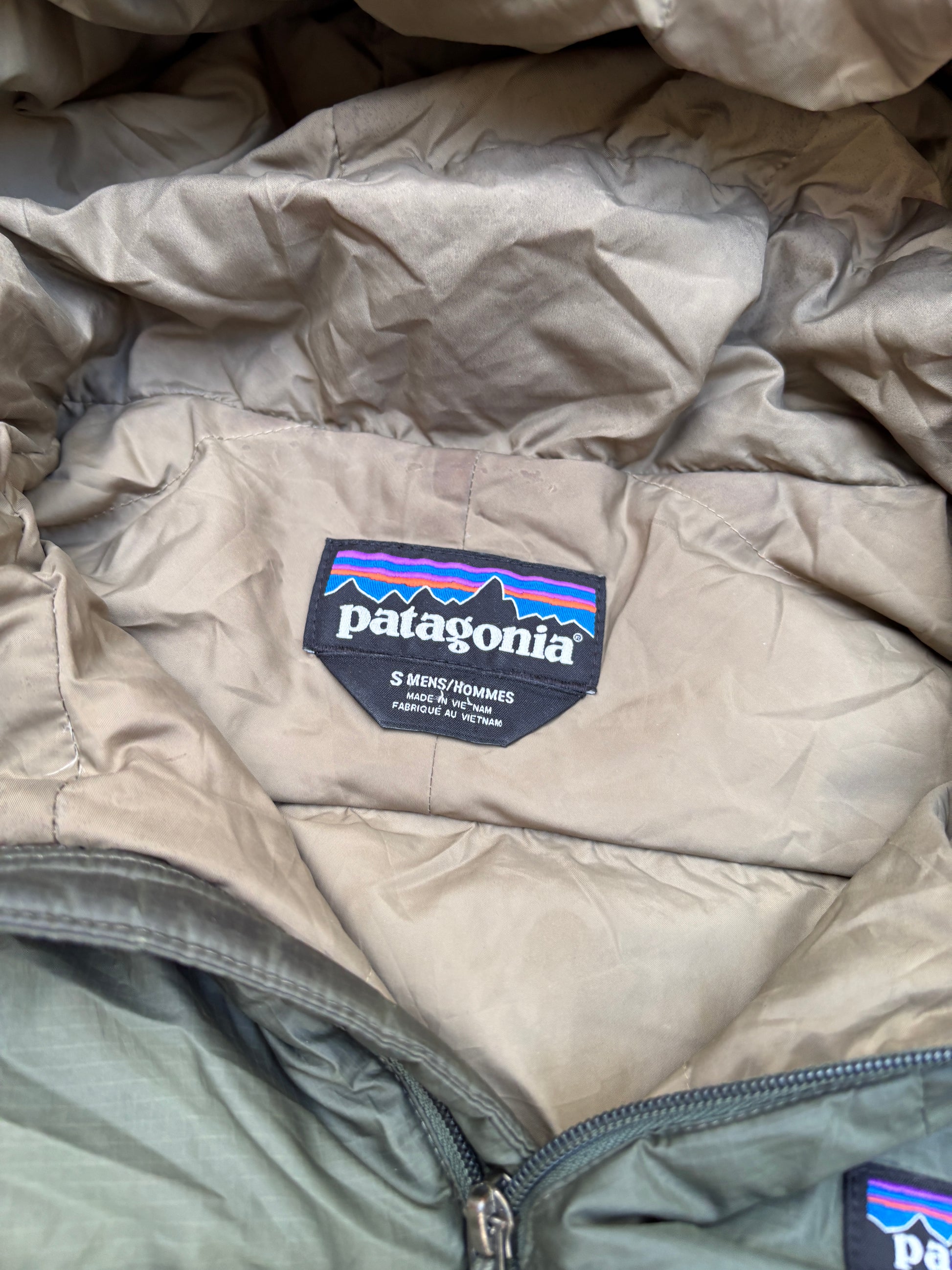 Patagonia Lightweight Puffer Down Jacket Size S Olive Green Chest Logo Full Zip