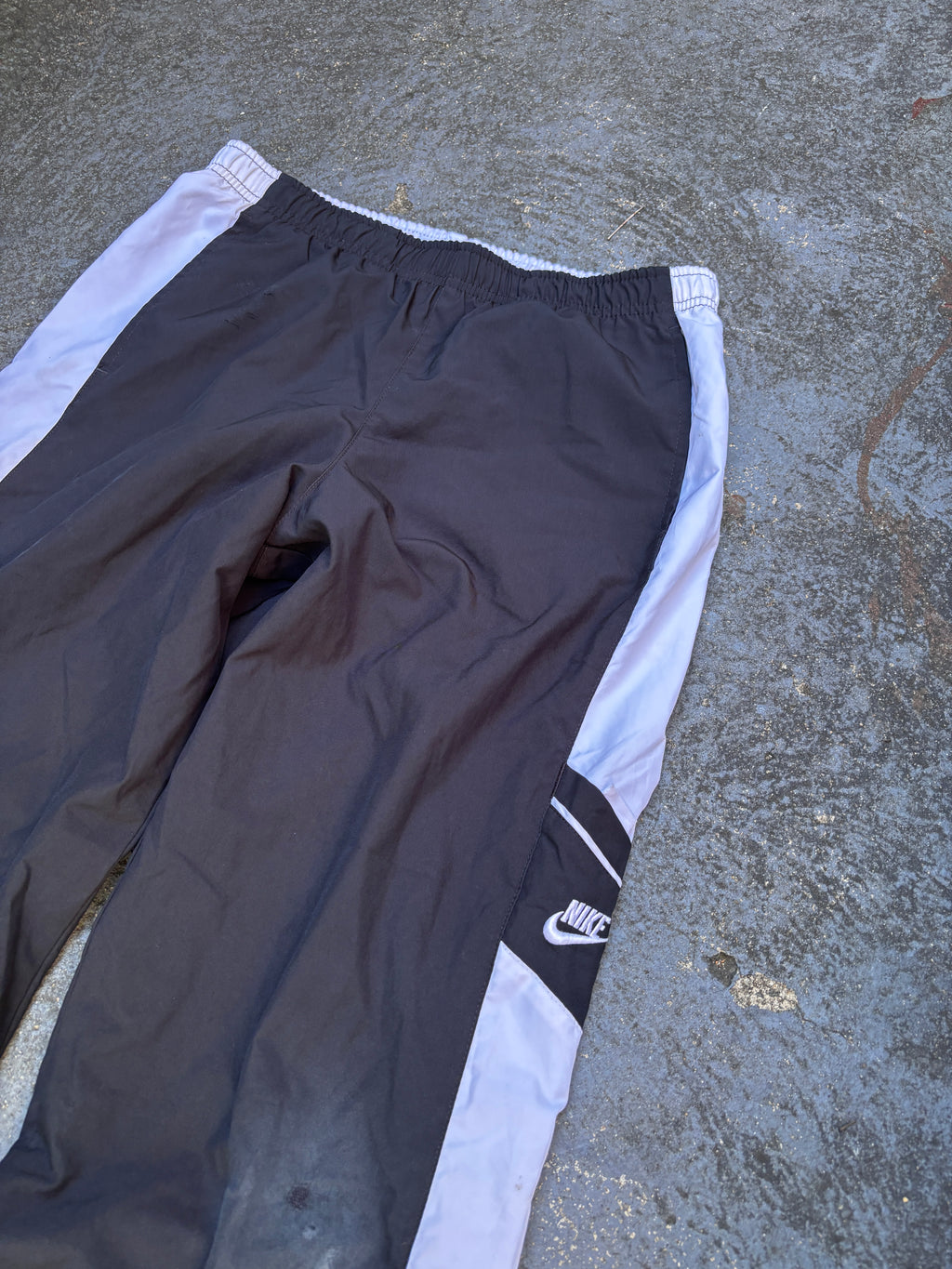 Nike 3/4 Track Pants Size S Black White Detail Classic Nylon Windbreakers
