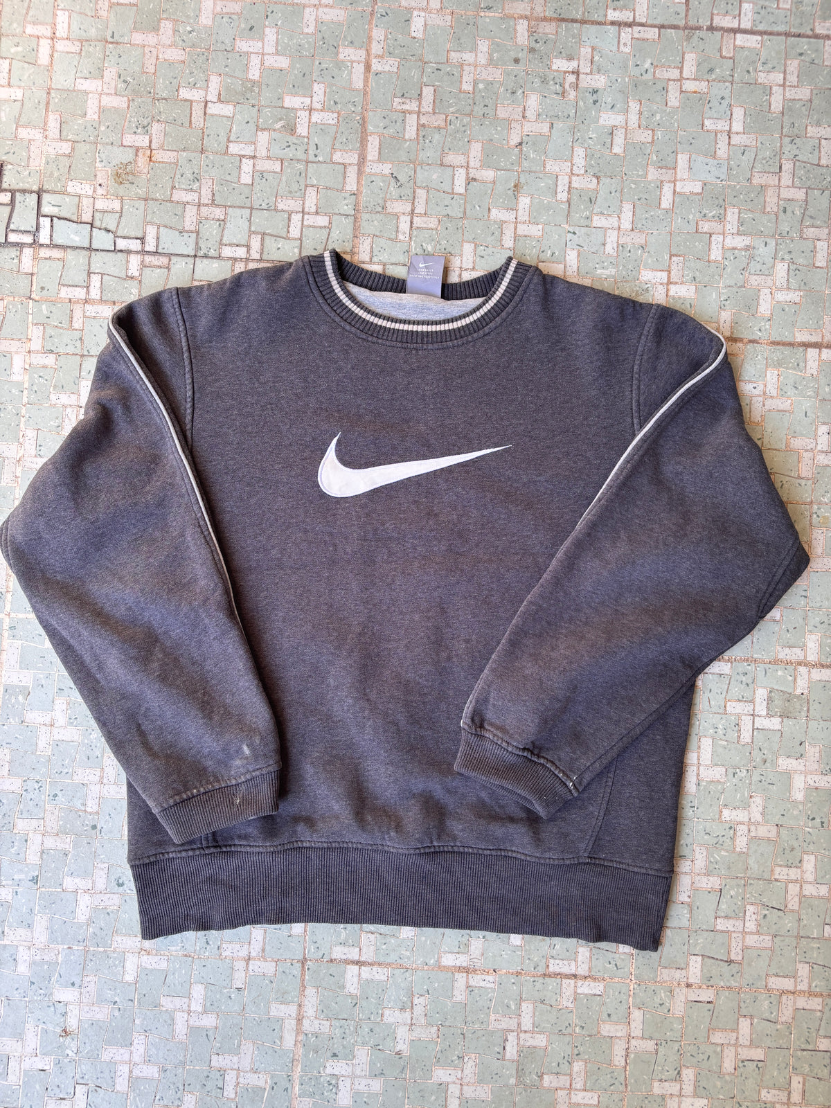 Y2K Nike Jumper Size S Grey Vintage Large Swoosh Embroidered
