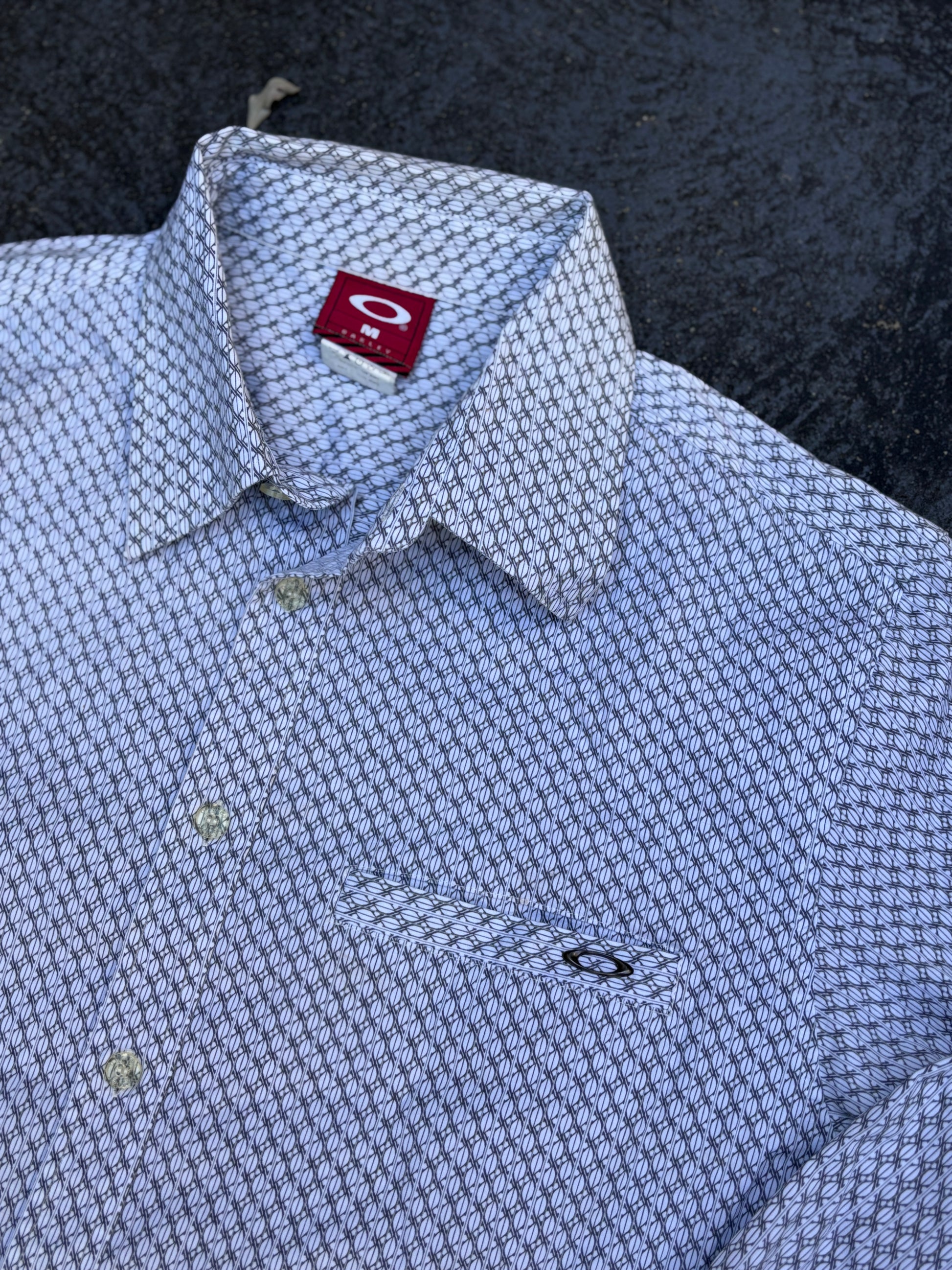 Vintage 90s Oakley Shirt Size M White Grey All Over Pattern Mental O Red Tag