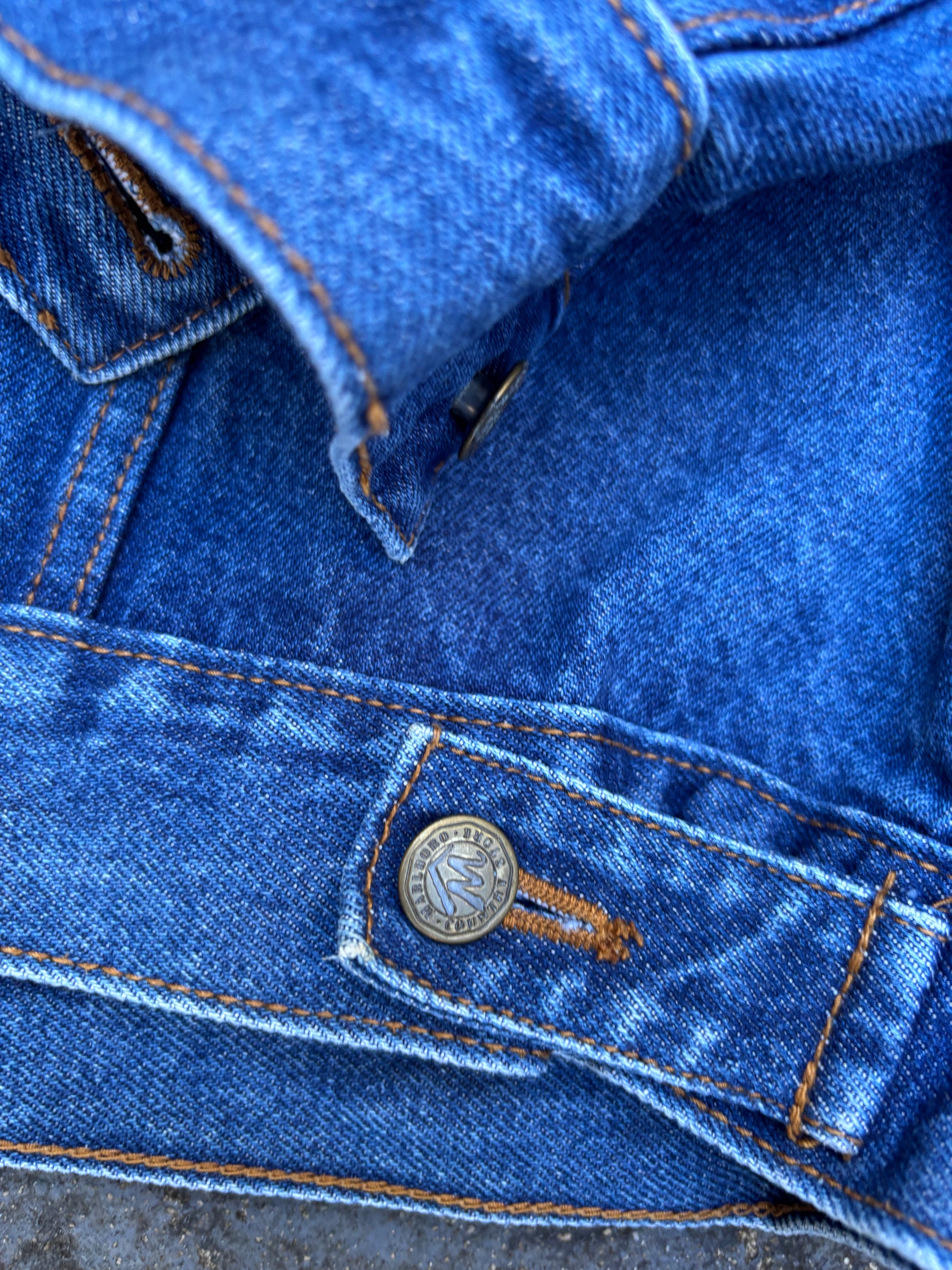 Vintage 90s Marlboro Denim Jacket XL Blue Mid Wash Front Pockets Leather Collar
