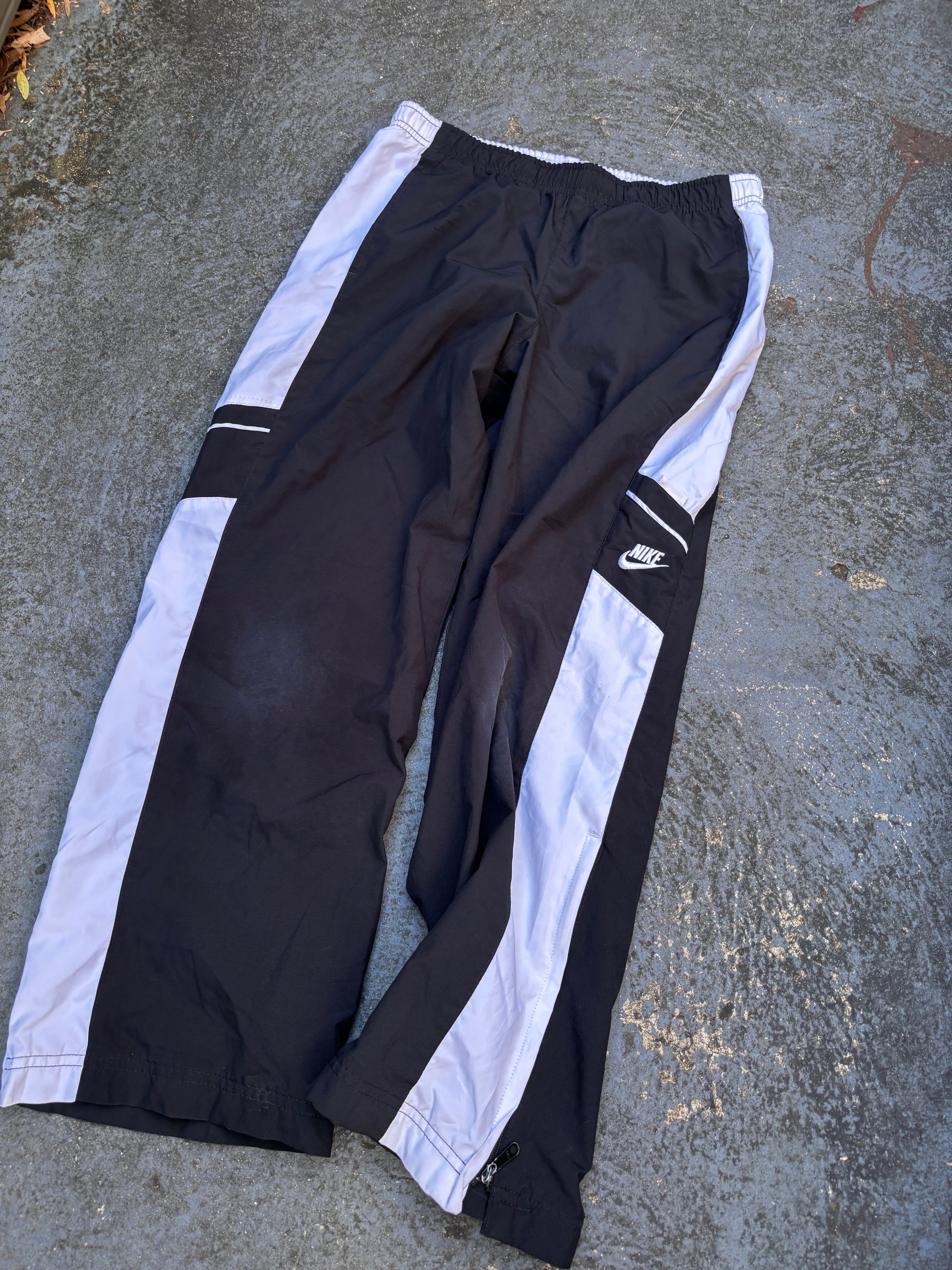 Nike 3/4 Track Pants Size S Black White Detail Classic Nylon Windbreakers