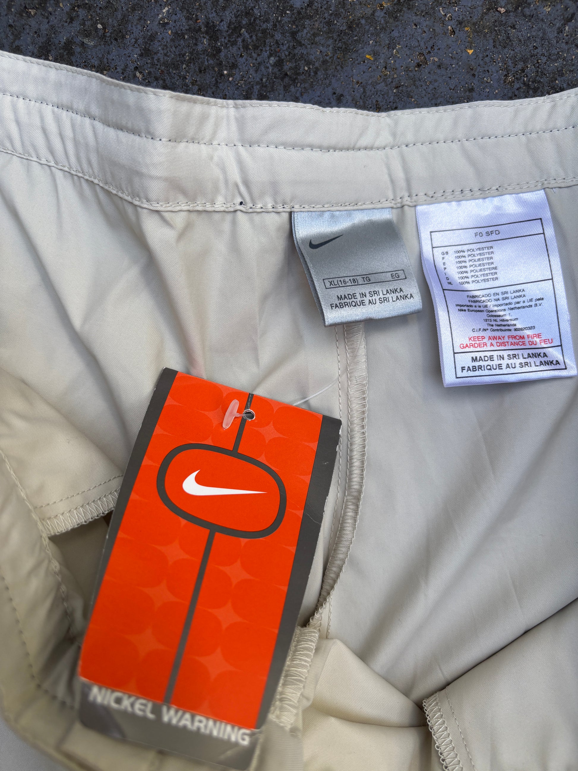 New Vintage Y2K Nike Shorts Size XL Beige Navy Details Spell Out Wide Leg Sport