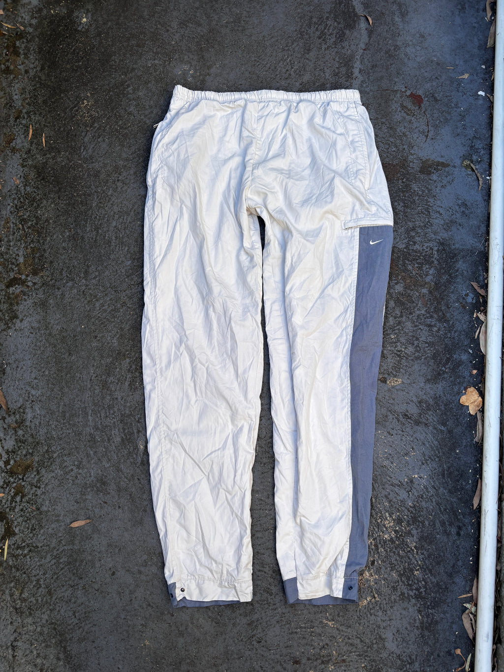 Vintage Y2K Nike Cargo Track Pants M Cream Grey Logo Classic Windbreakers