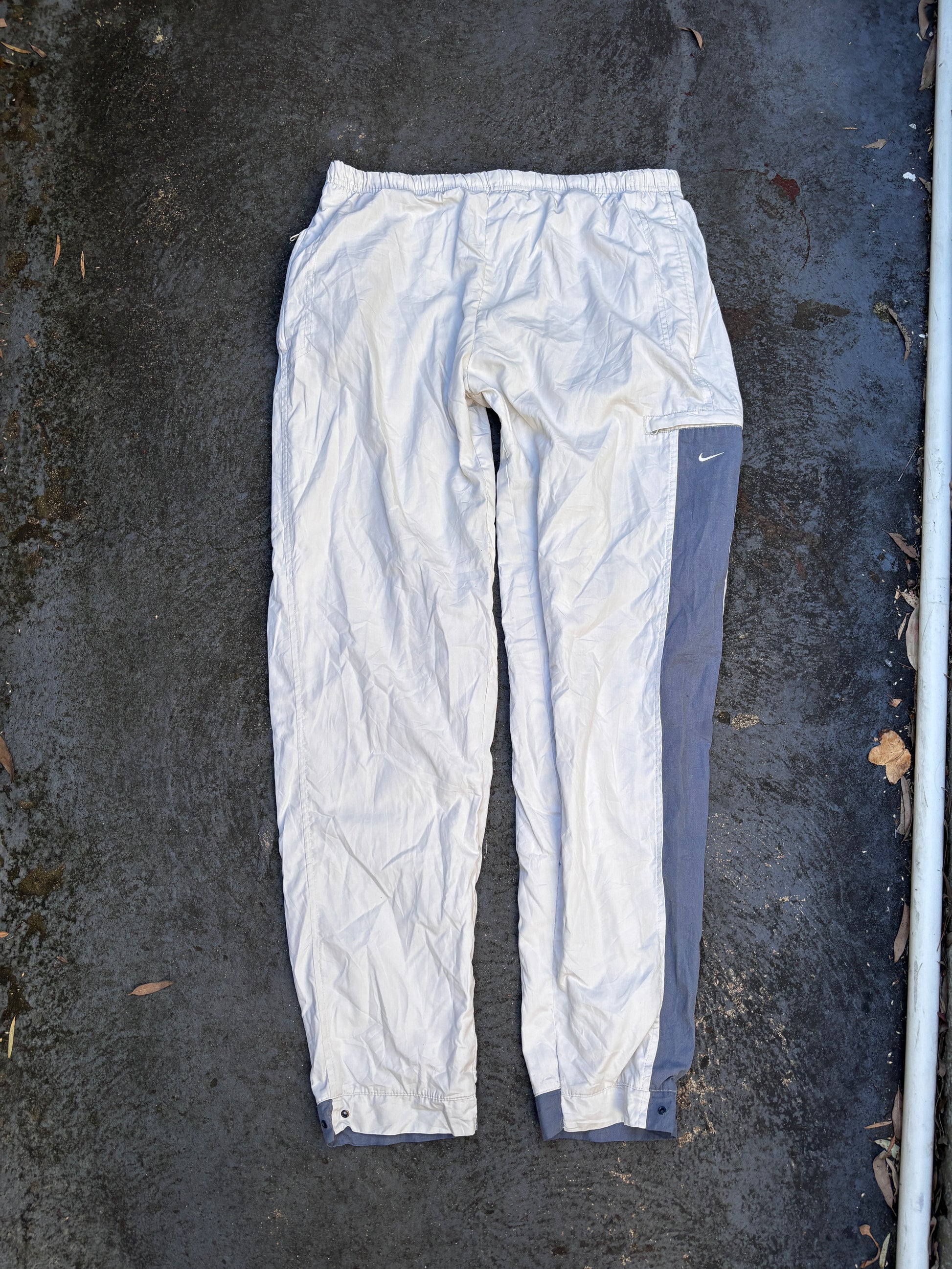 Vintage Y2K Nike Cargo Track Pants M Cream Grey Logo Classic Windbreakers