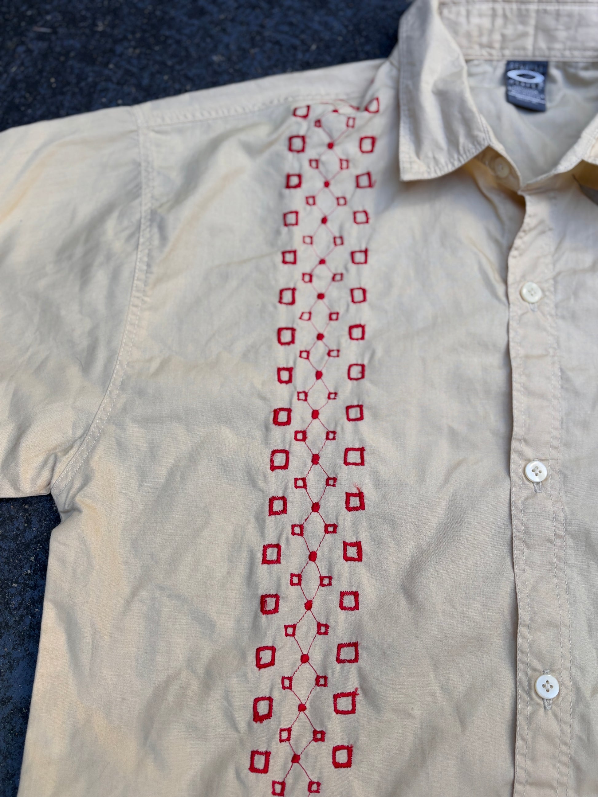 Vintage Y2K Oakley Software Shirt Size M Tan Red Stitching Spell Out Button Up