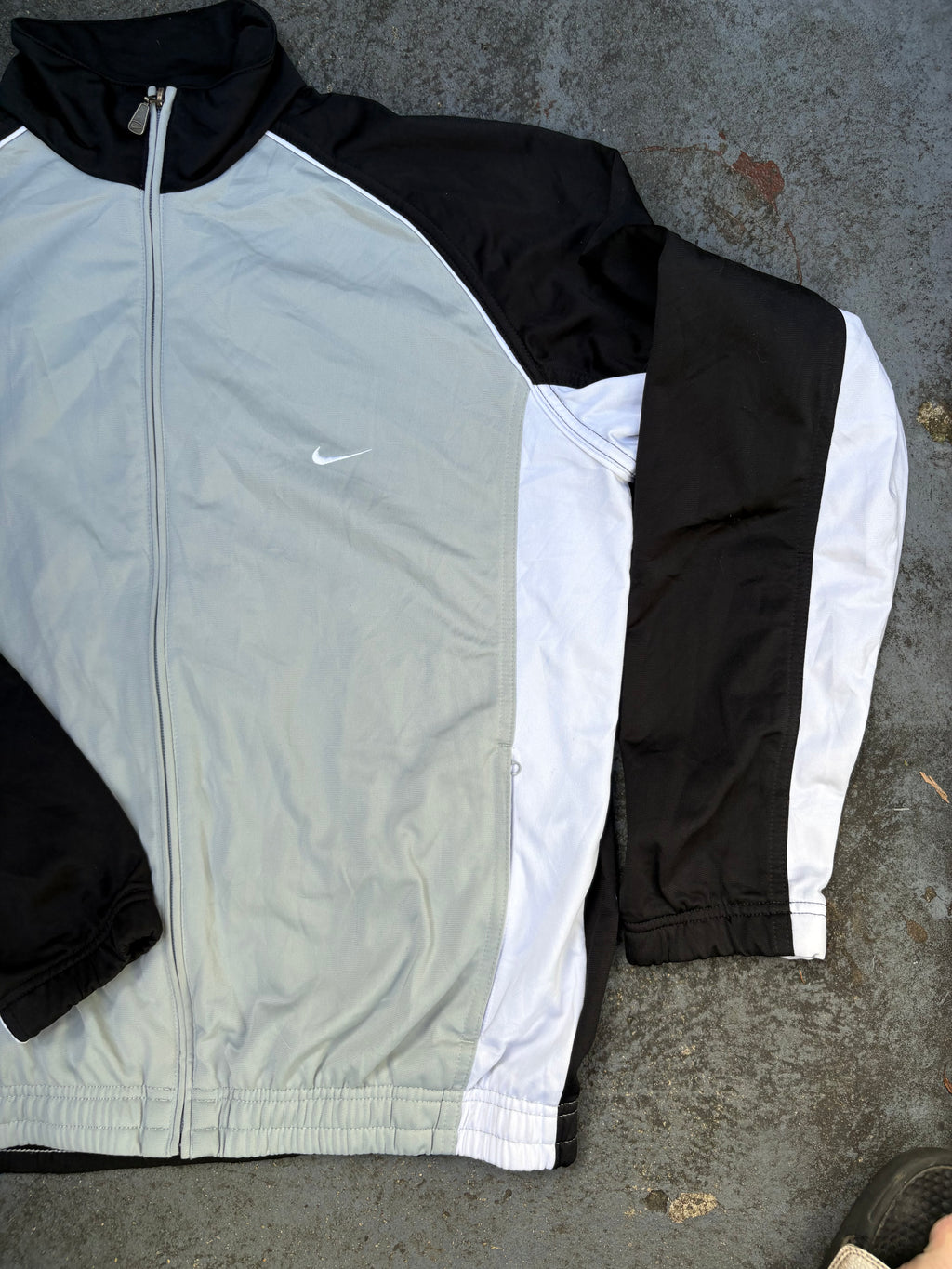 Vintage Y2K Nike Jacket Size L Grey Black White Full Zip Classic Windbreaker