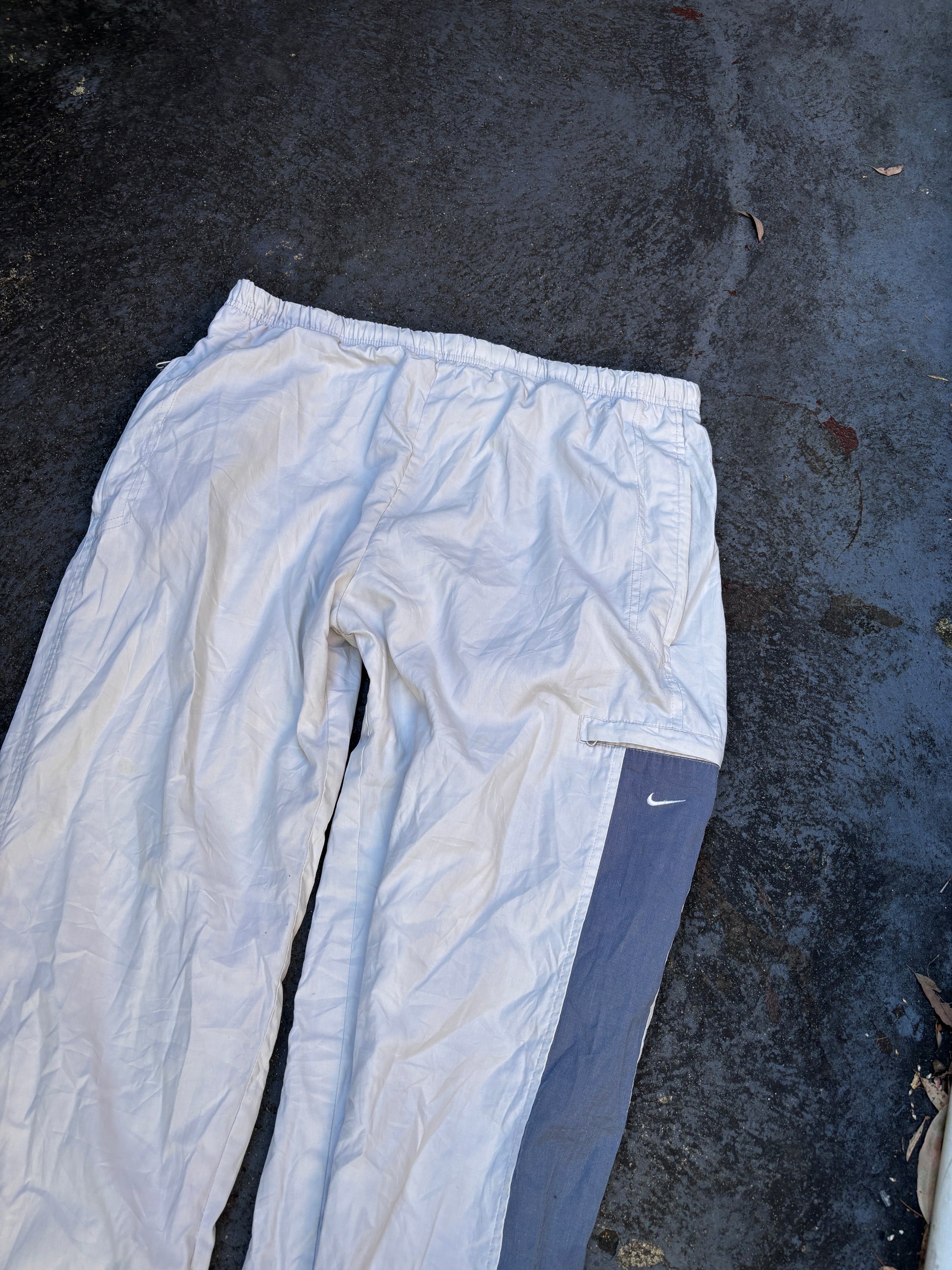 Vintage Y2K Nike Cargo Track Pants M Cream Grey Logo Classic Windbreakers