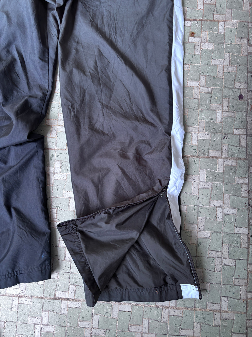 Classic Nike Windbreaker Track Pants Size M Black White