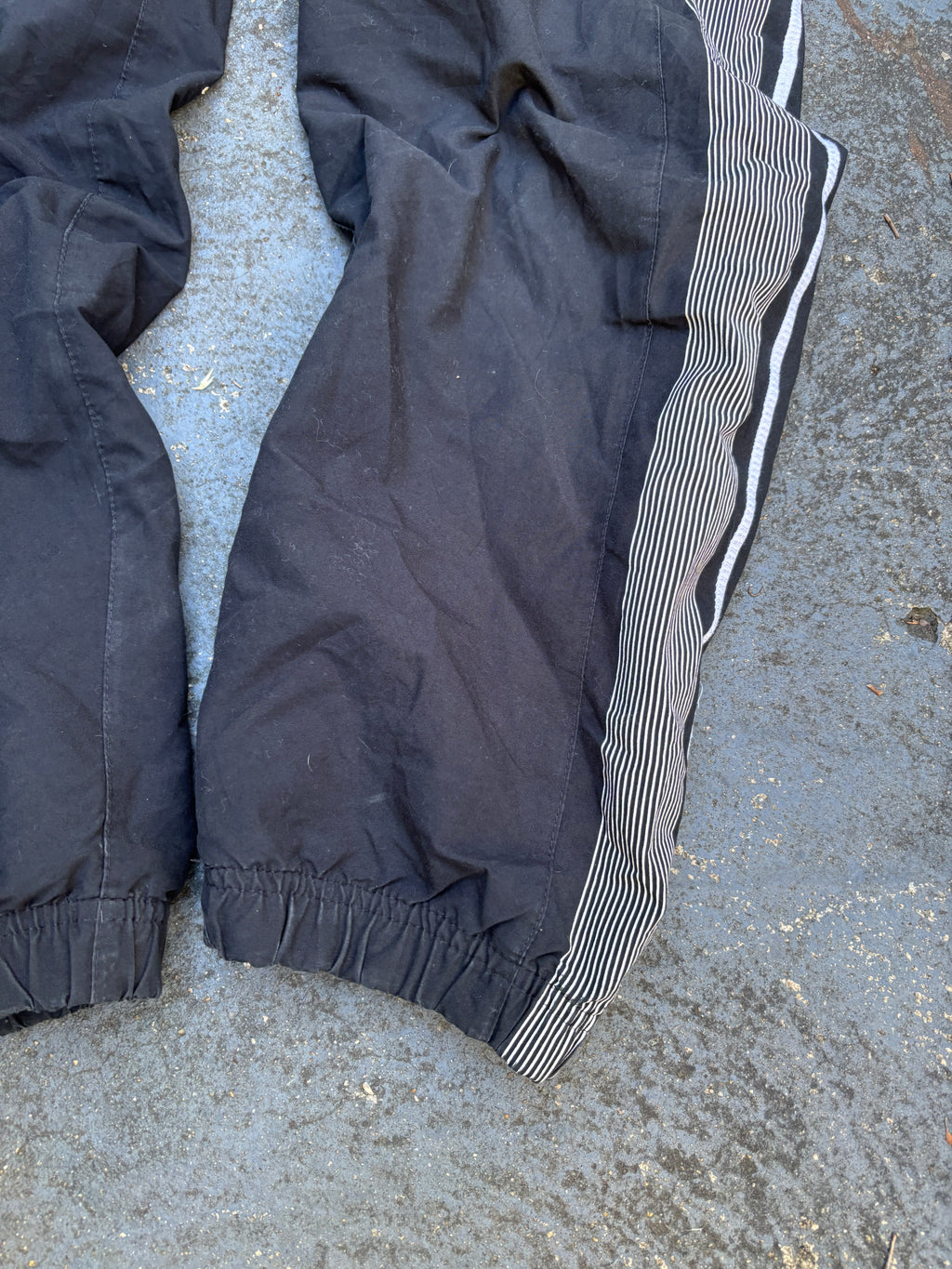 Classic Nike Track Pants Size S Black White Spell Out Detail Nylon Style Windbreakers