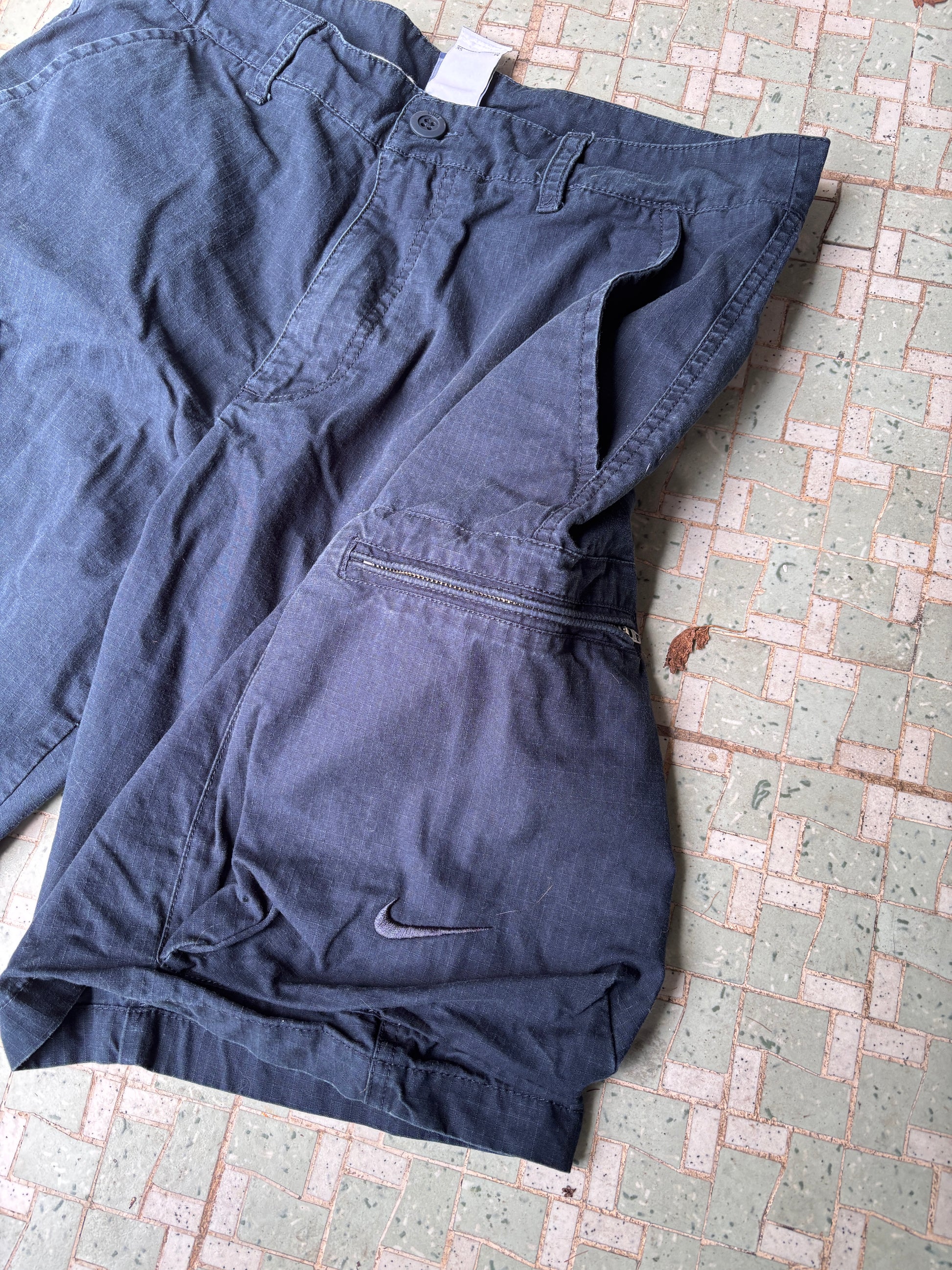 Vintage Y2K Nike Cargo Shorts Size 32 Navy Embroidered Swoosh Faded Cotton