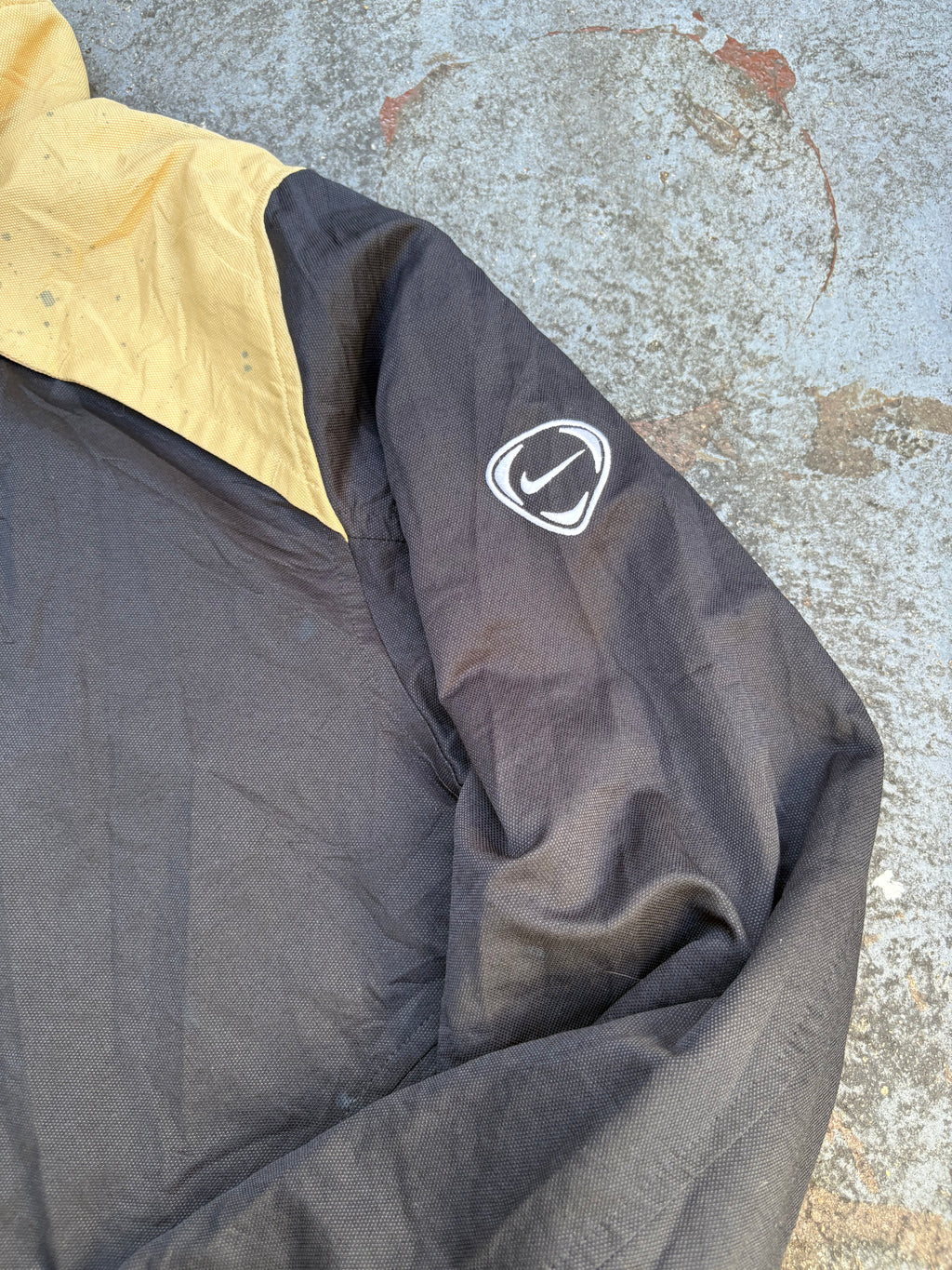 Vintage Nike Football Jacket Size M Black Tan Queens Park Logo Windbreaker