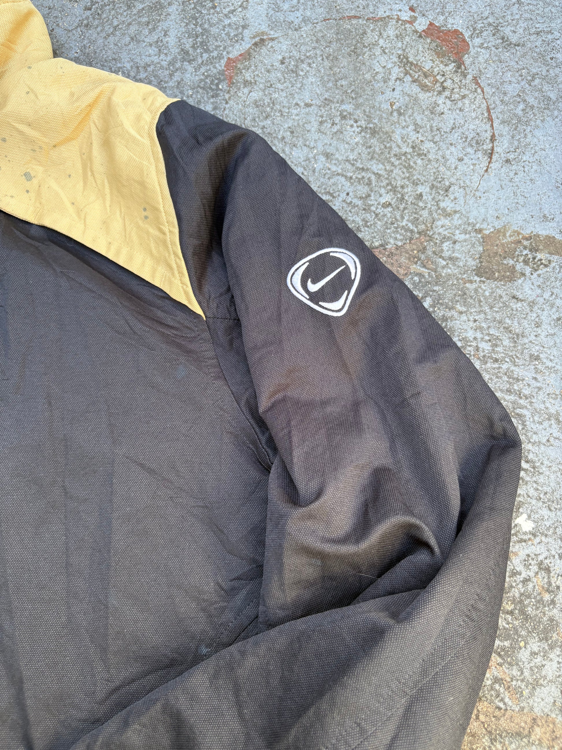 Vintage Nike Football Jacket Size M Black Tan Queens Park Logo Windbreaker