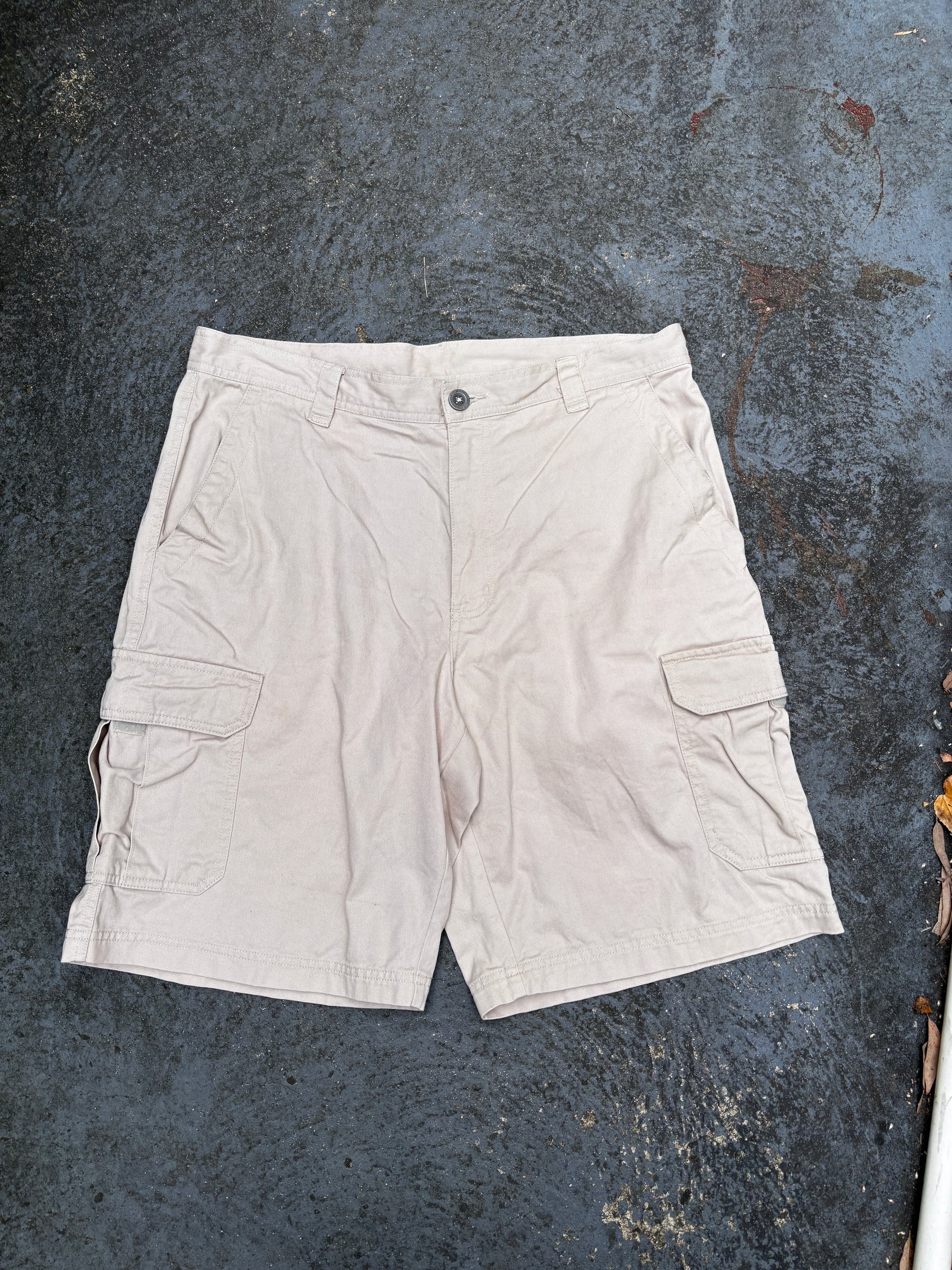 Vintage Y2K Columbia Cargo Shorts Size 34 Grey Beige Omnishade Utility Gorpcore