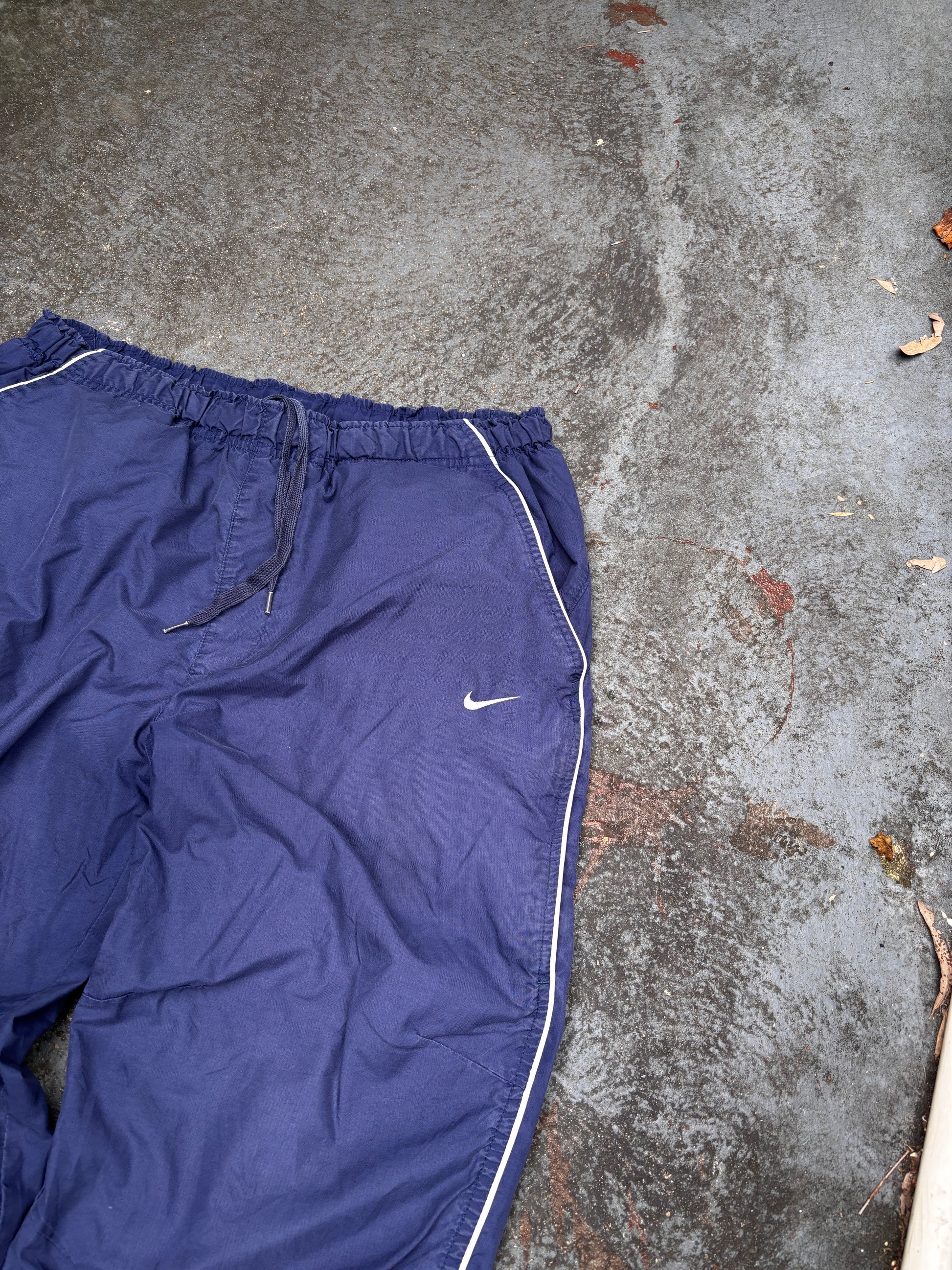 Vintage Y2K Nike 3/4 Track Pants M Navy White Detail Swoosh Classic Windbreakers