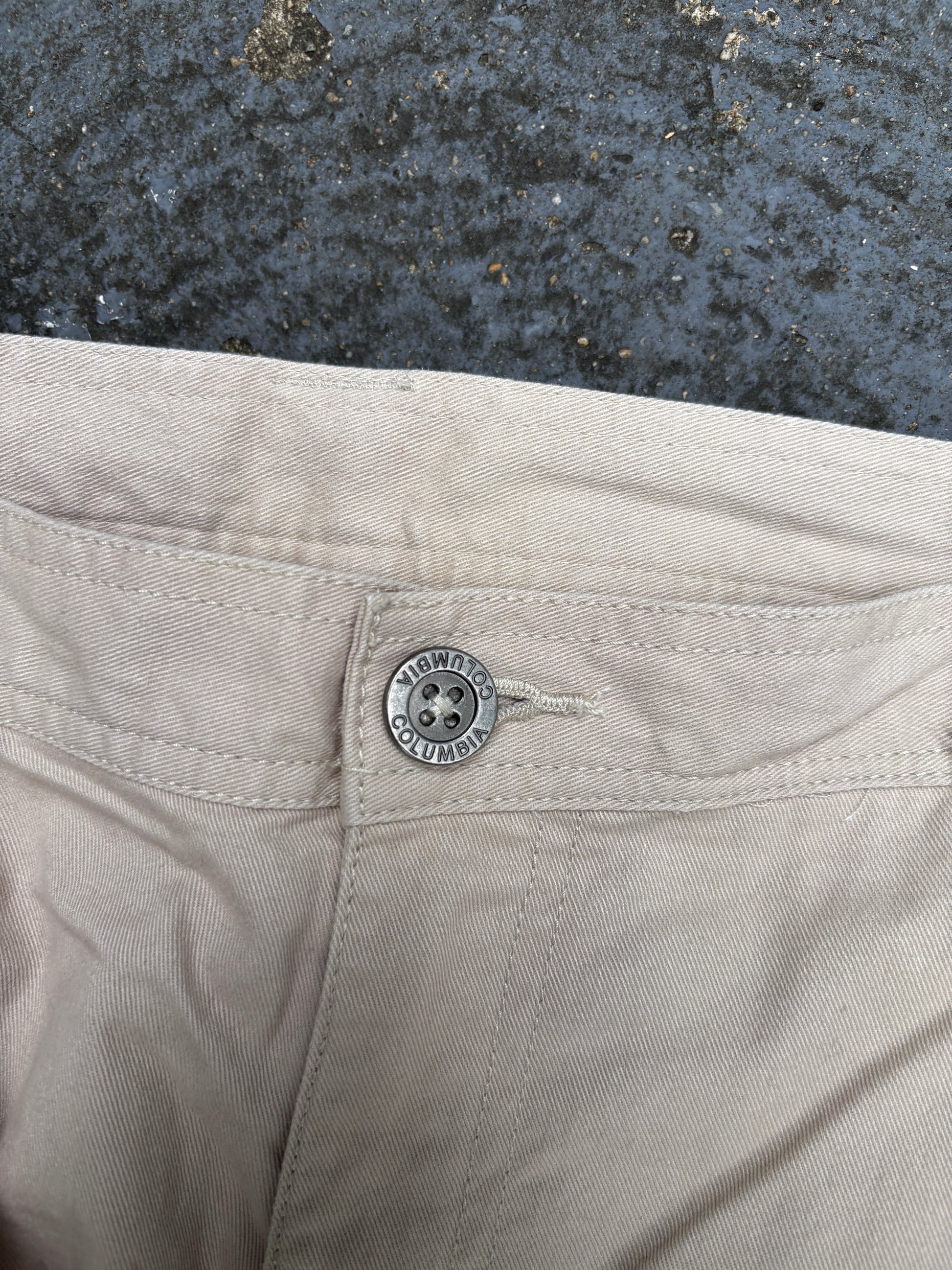 Vintage Y2K Columbia Cargo Shorts Size 34 Grey Beige Omnishade Utility Gorpcore